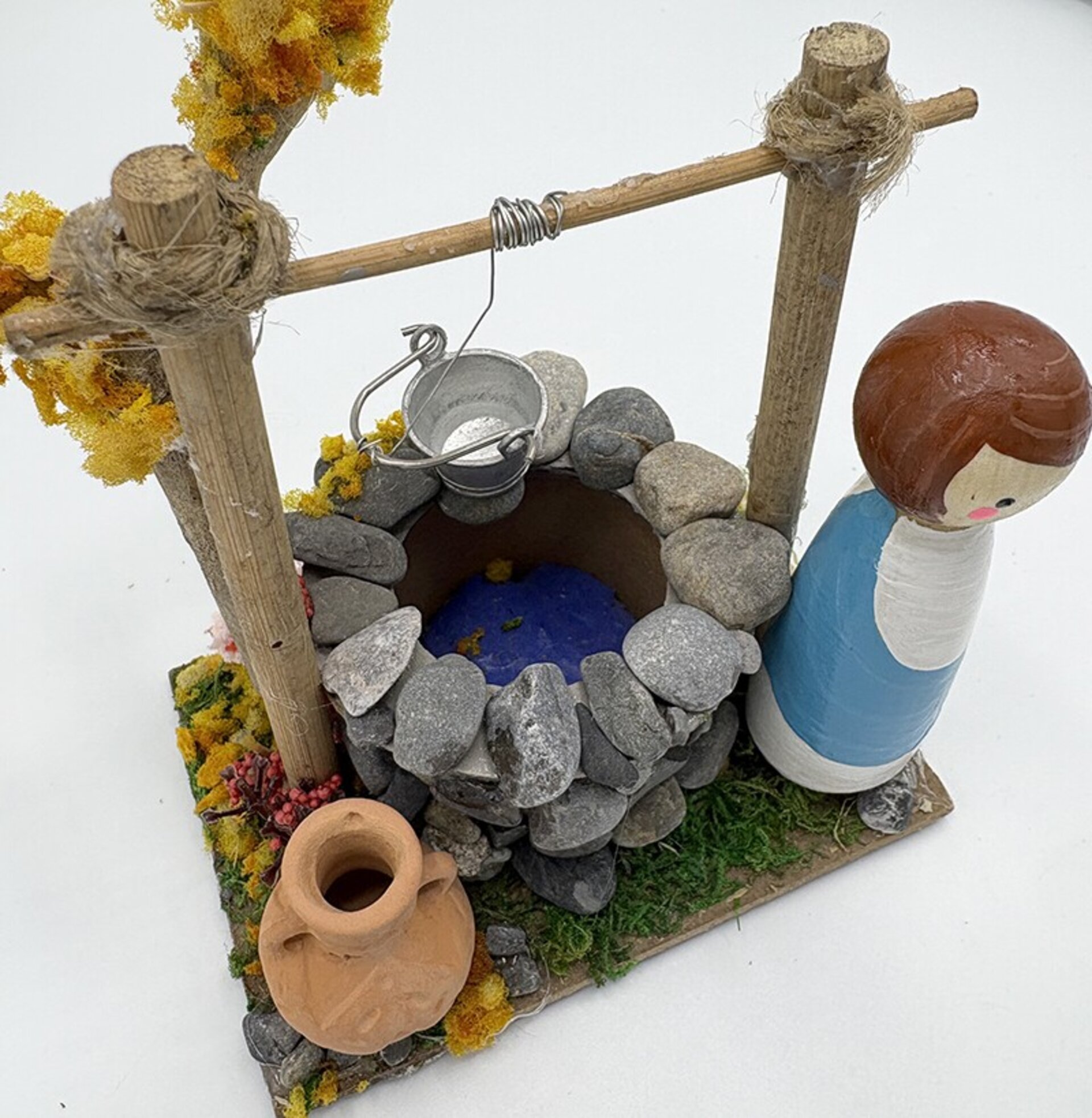 Pozo de piedra artesanal GRANDE con personaje de 9cm - complementos pesebre - 5