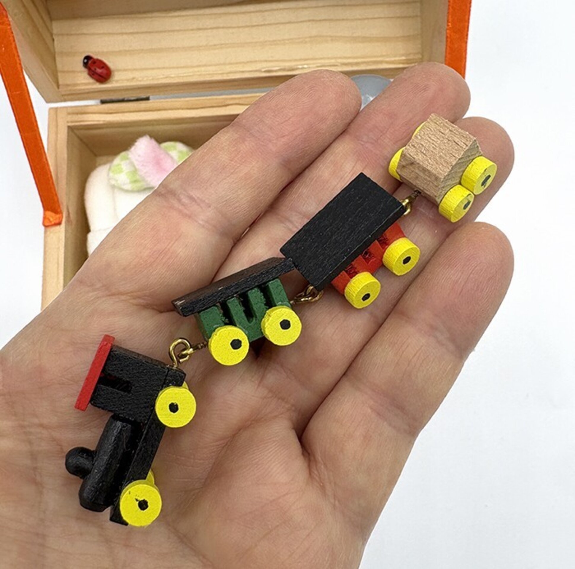 Cajita madera osito polar con miniaturas - Adopta una mascota - 6