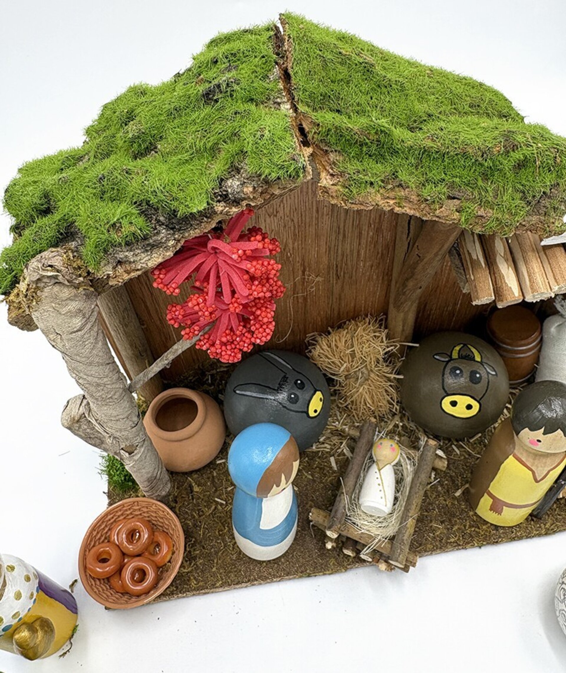 Pesebre artesanal de madera pintado a mano – Figuras de 9 cm - 7