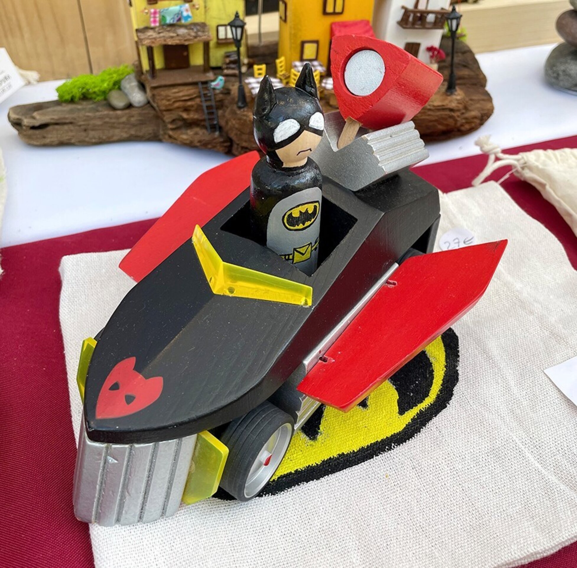 Mini Mundo de Madera: Batman y su Batmóvil - 2