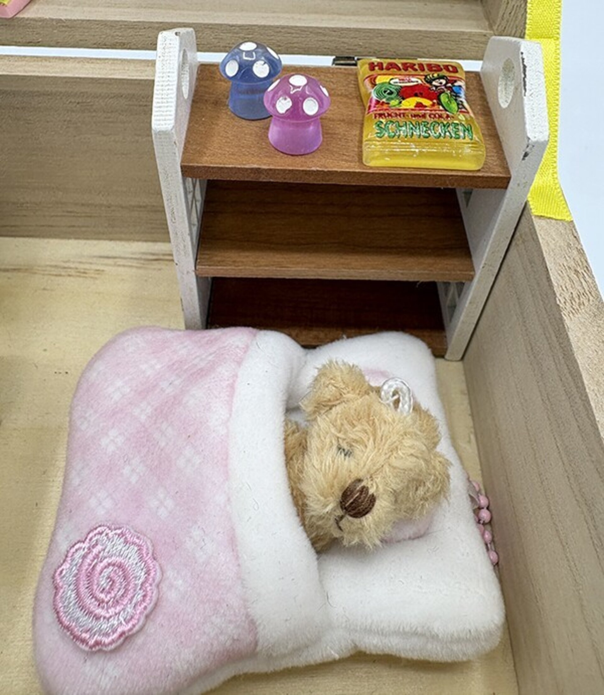 Mini Mundo en Cajita con pingüino con set de maquillaje - 3