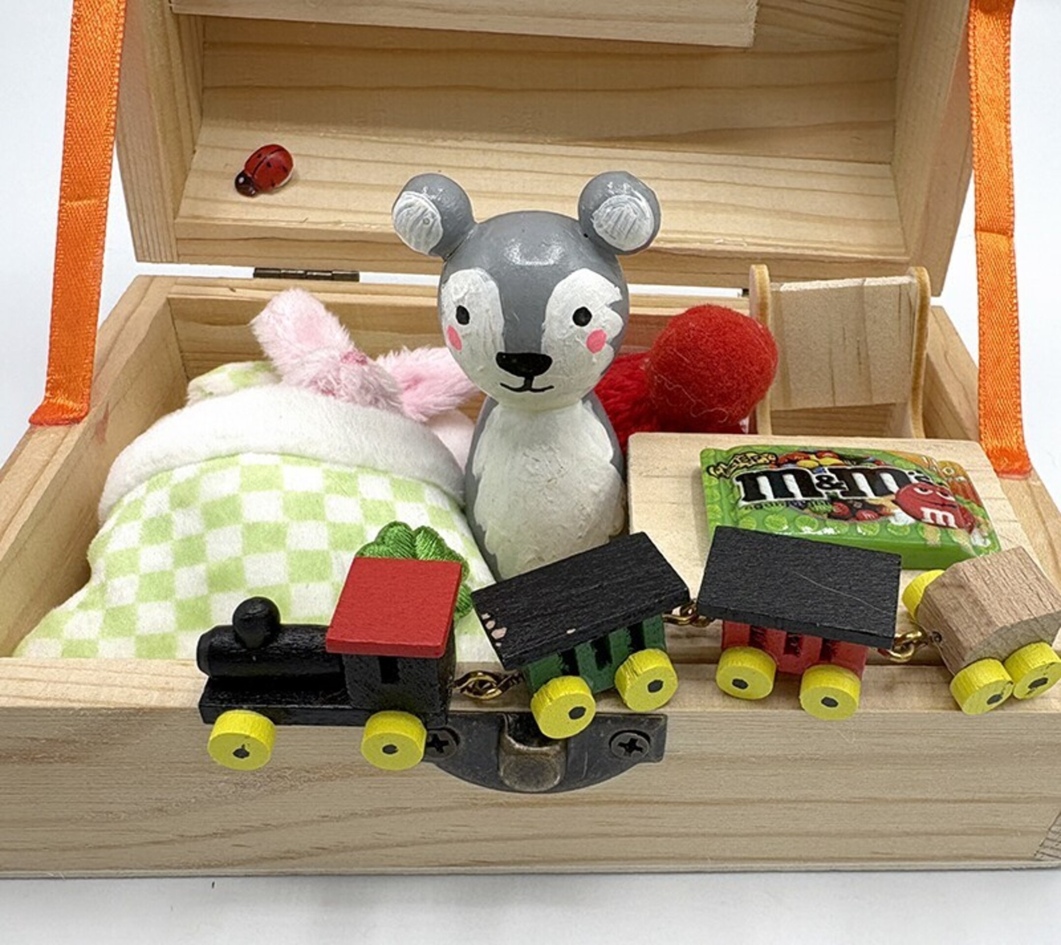 Cajita madera osito polar con miniaturas - Adopta una mascota - 2