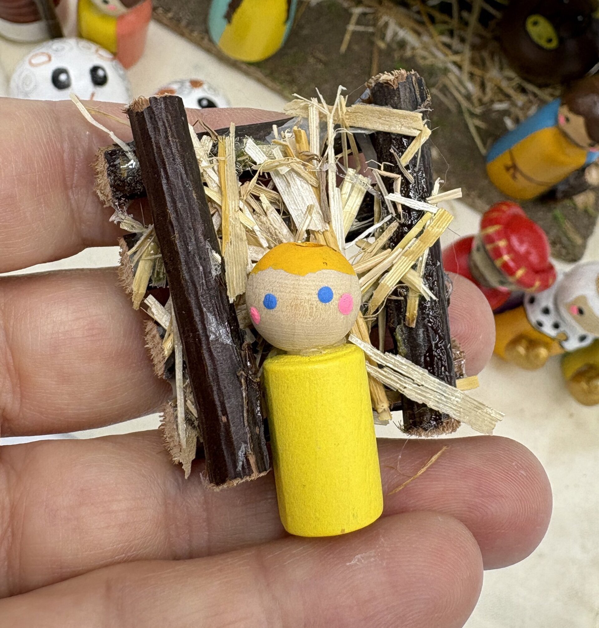 Pesebre de madera artesanal figuras pequeñas - 8