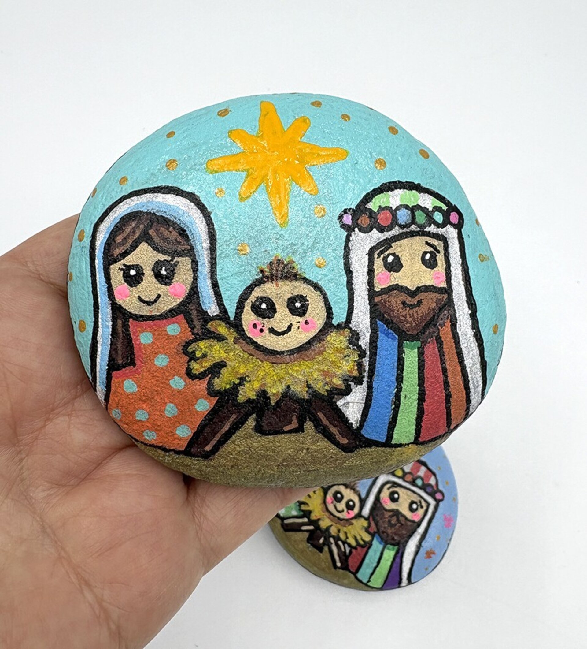 Piedra con Nacimiento Pintado a Mano – Decoración Navideña Artesanal - 6