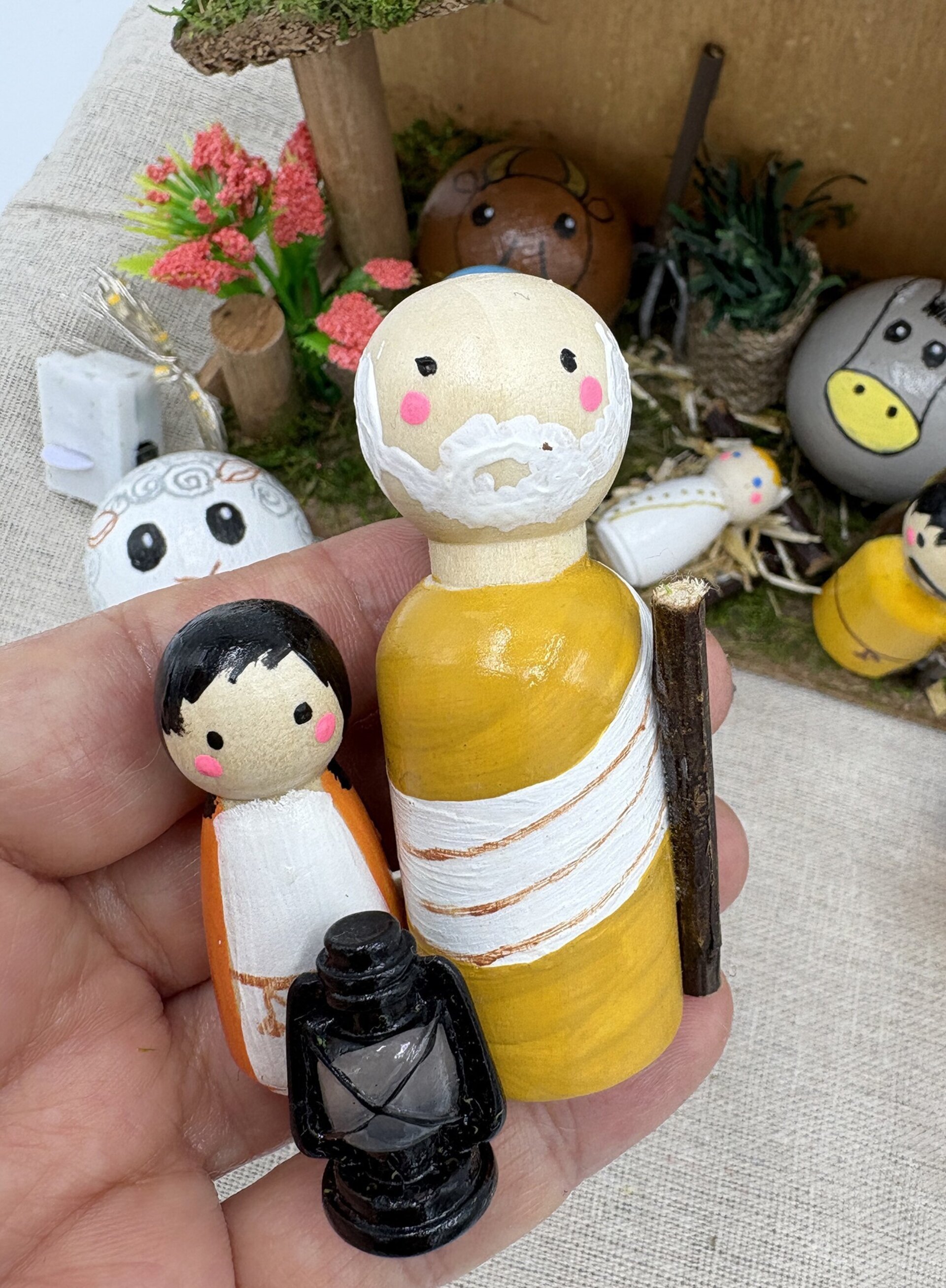 Pesebre de madera hecho a mano - 8