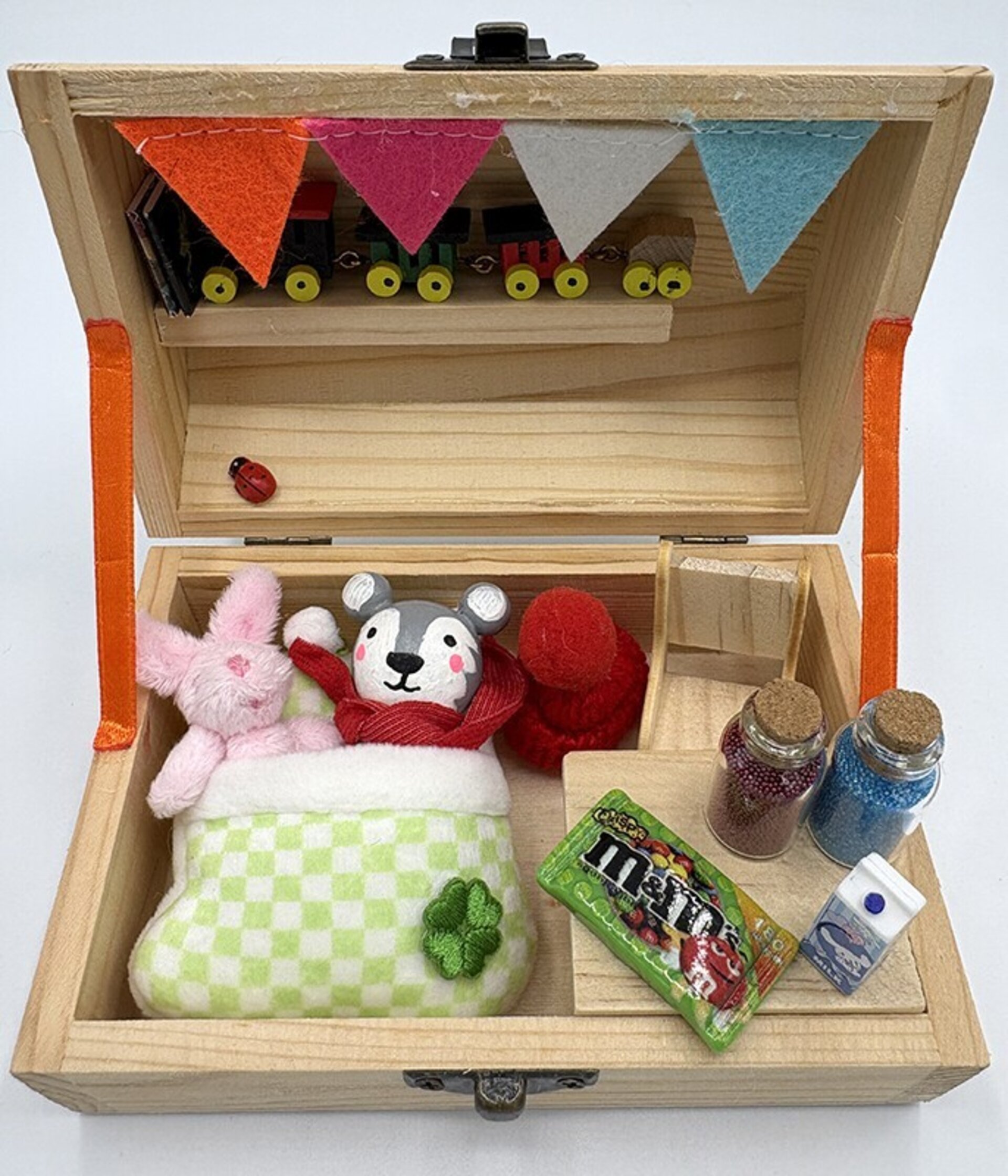 Cajita madera osito polar con miniaturas - Adopta una mascota - 3