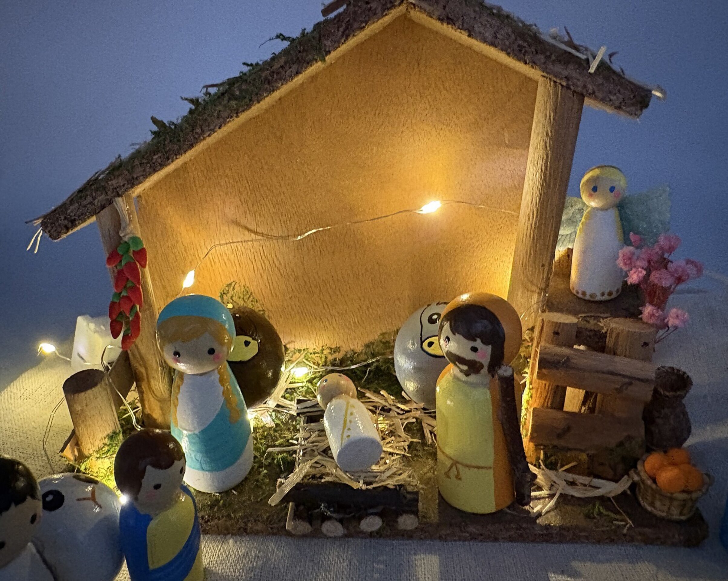 Pesebre de madera hecho a mano - 7