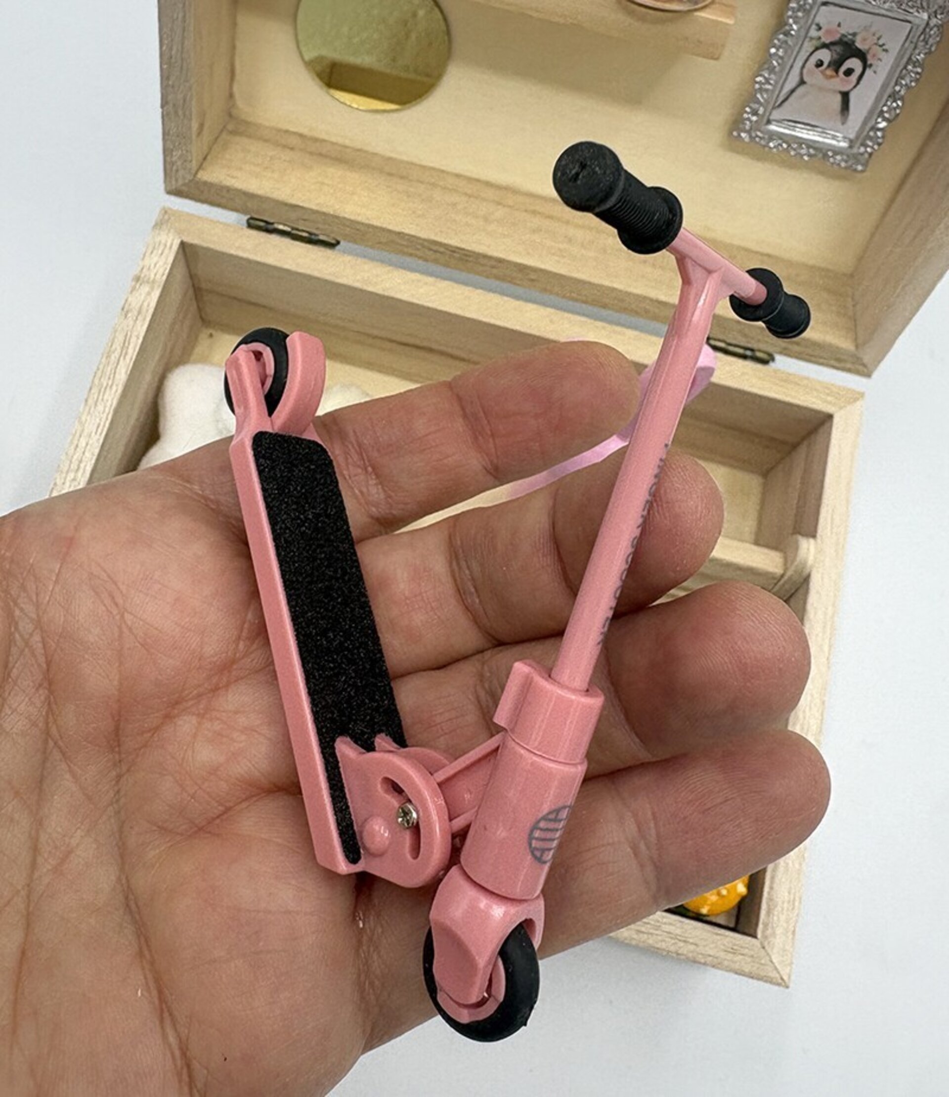 Cajita madera conejo rosa con miniaturas - Adopta una mascota - 9