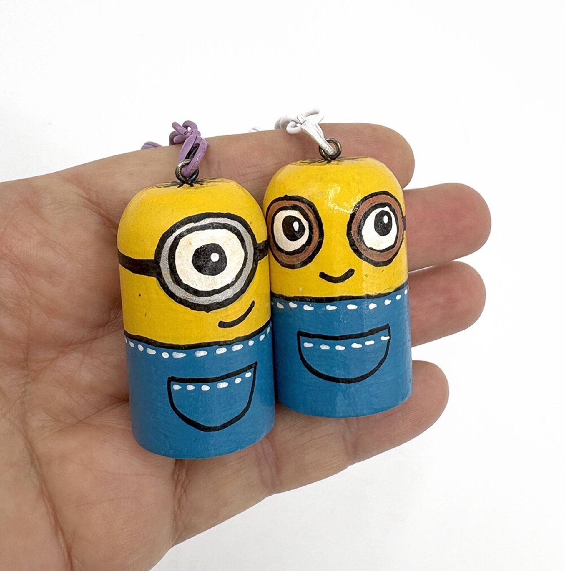 Llavero de Minions pintado a mano en madera - 2