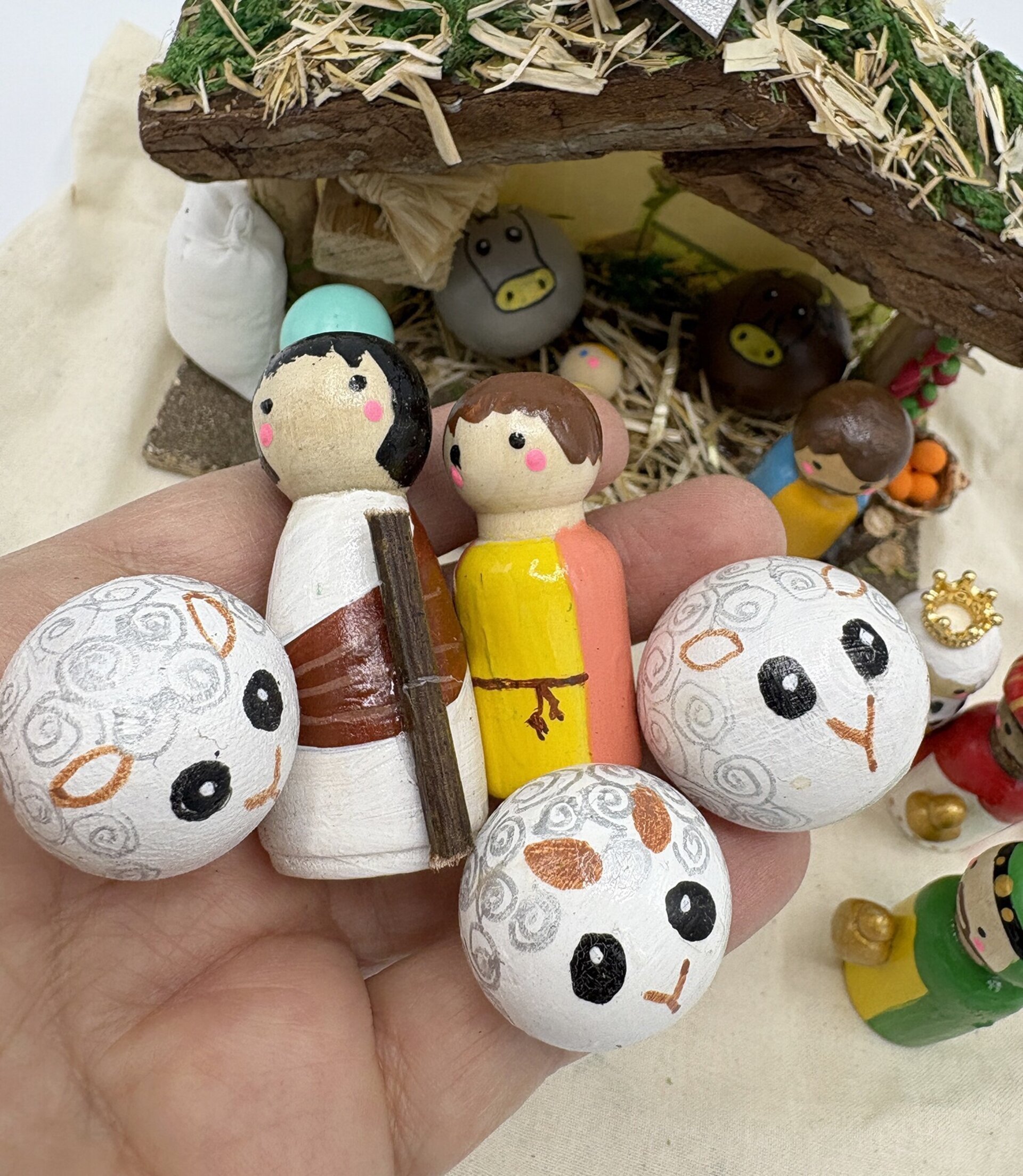 Pesebre de madera artesanal figuras pequeñas - 6