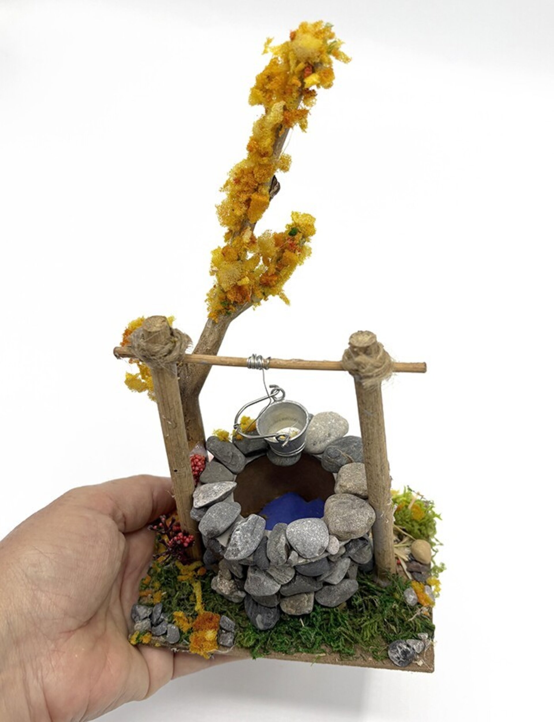 Pozo de piedra artesanal GRANDE con personaje de 9cm - complementos pesebre - 8