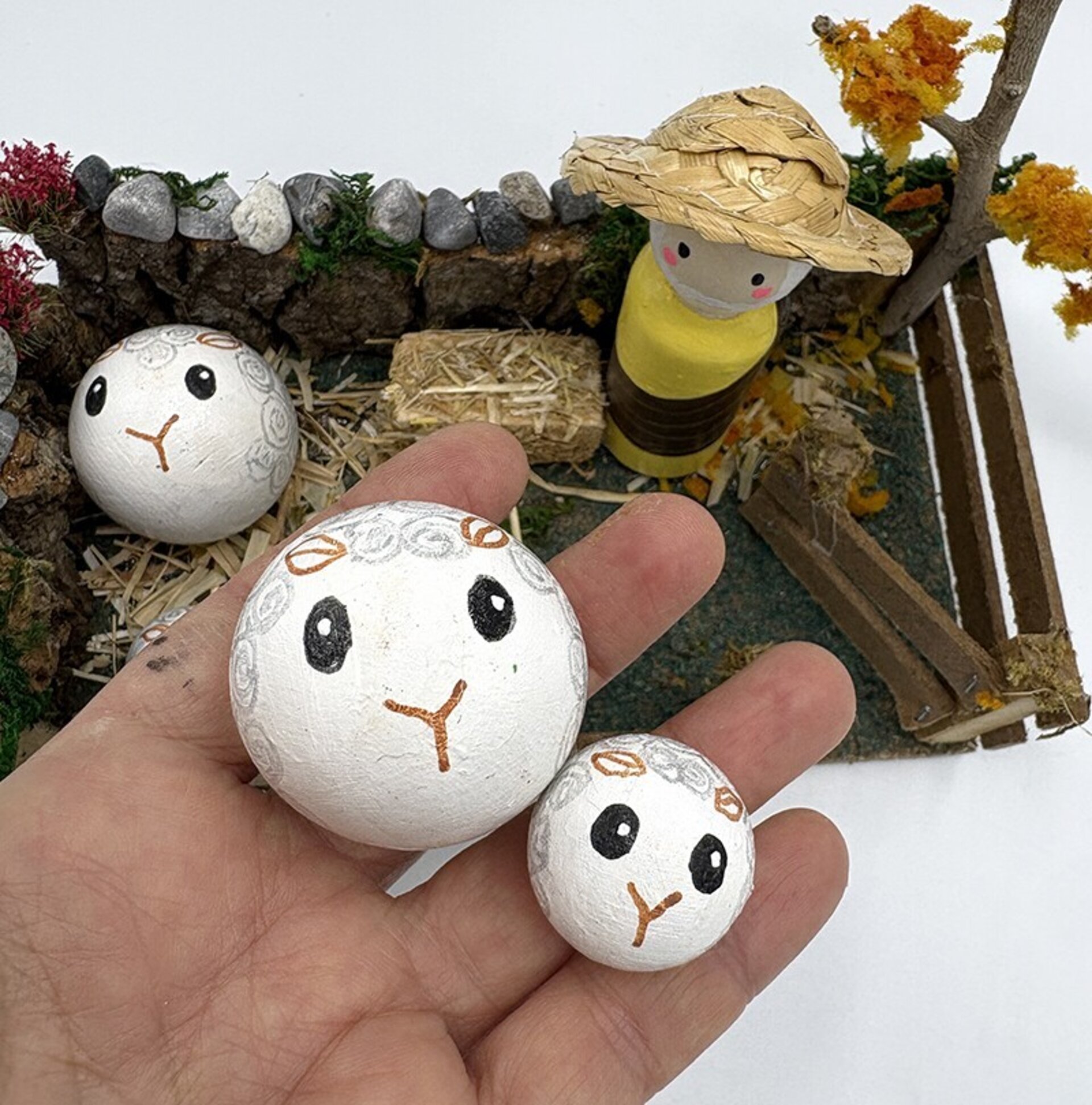 Cuadra de ovejas en miniatura con pastor – Accesorio artesanal para pesebres - 6