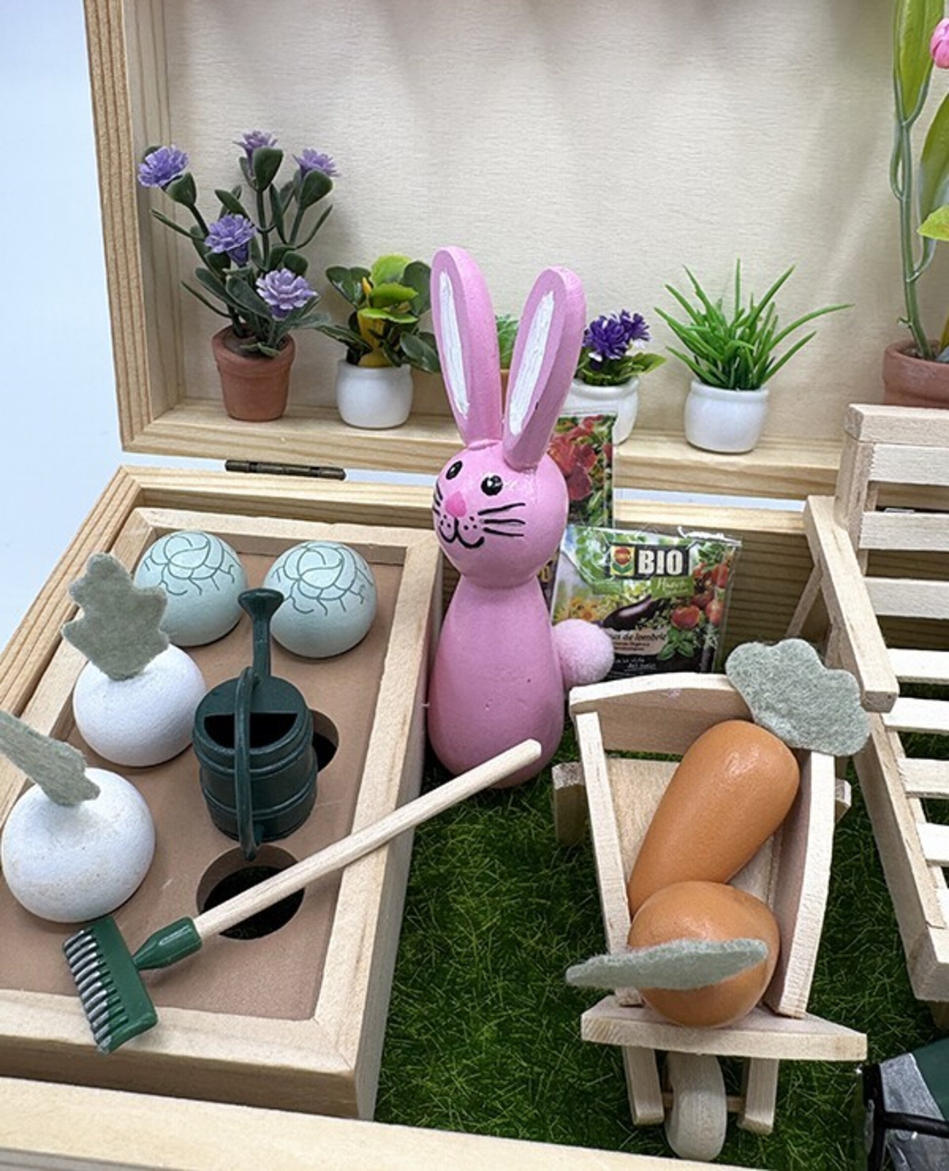 Mini Mundo en Cajita con conejito rosa – Jardín en Miniatura Hecho a Mano - 2