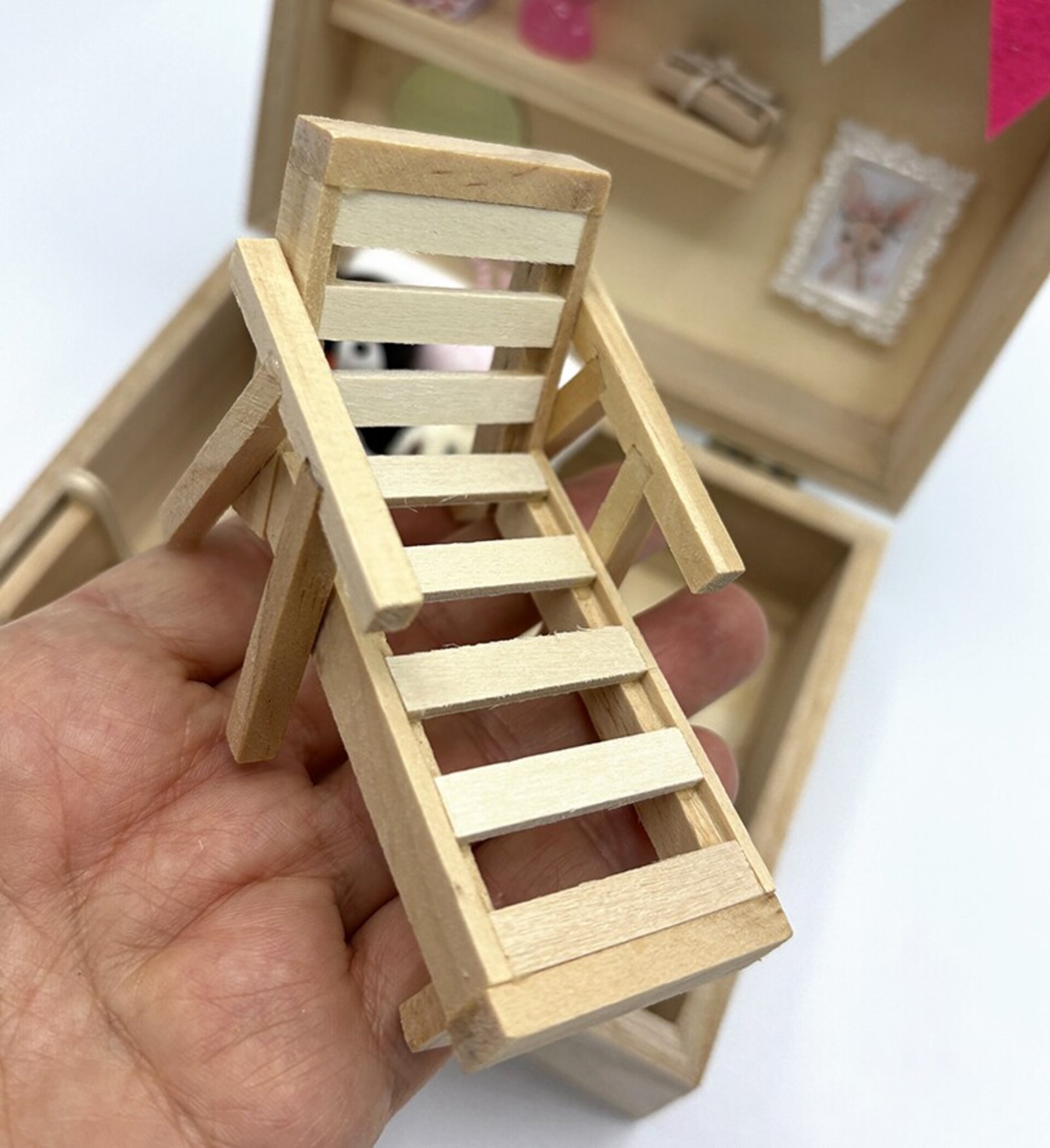 Cajita madera pingüino con miniaturas - Adopta una mascota - 6