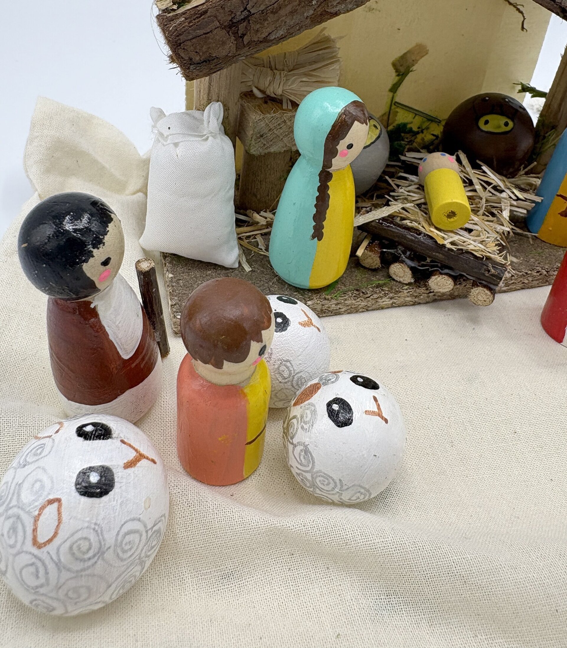 Pesebre de madera artesanal figuras pequeñas - 7