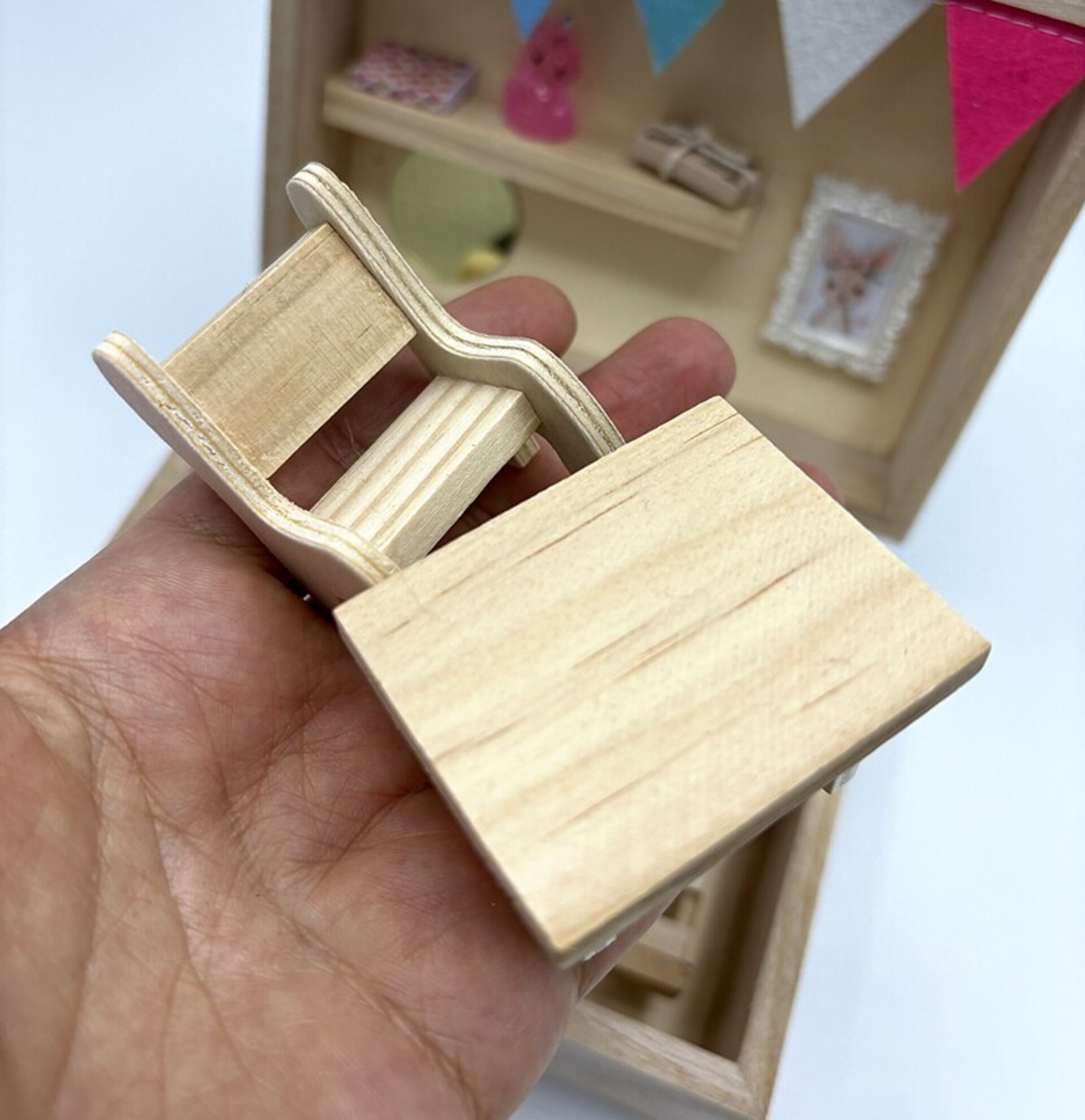 Cajita madera pingüino con miniaturas - Adopta una mascota - 10