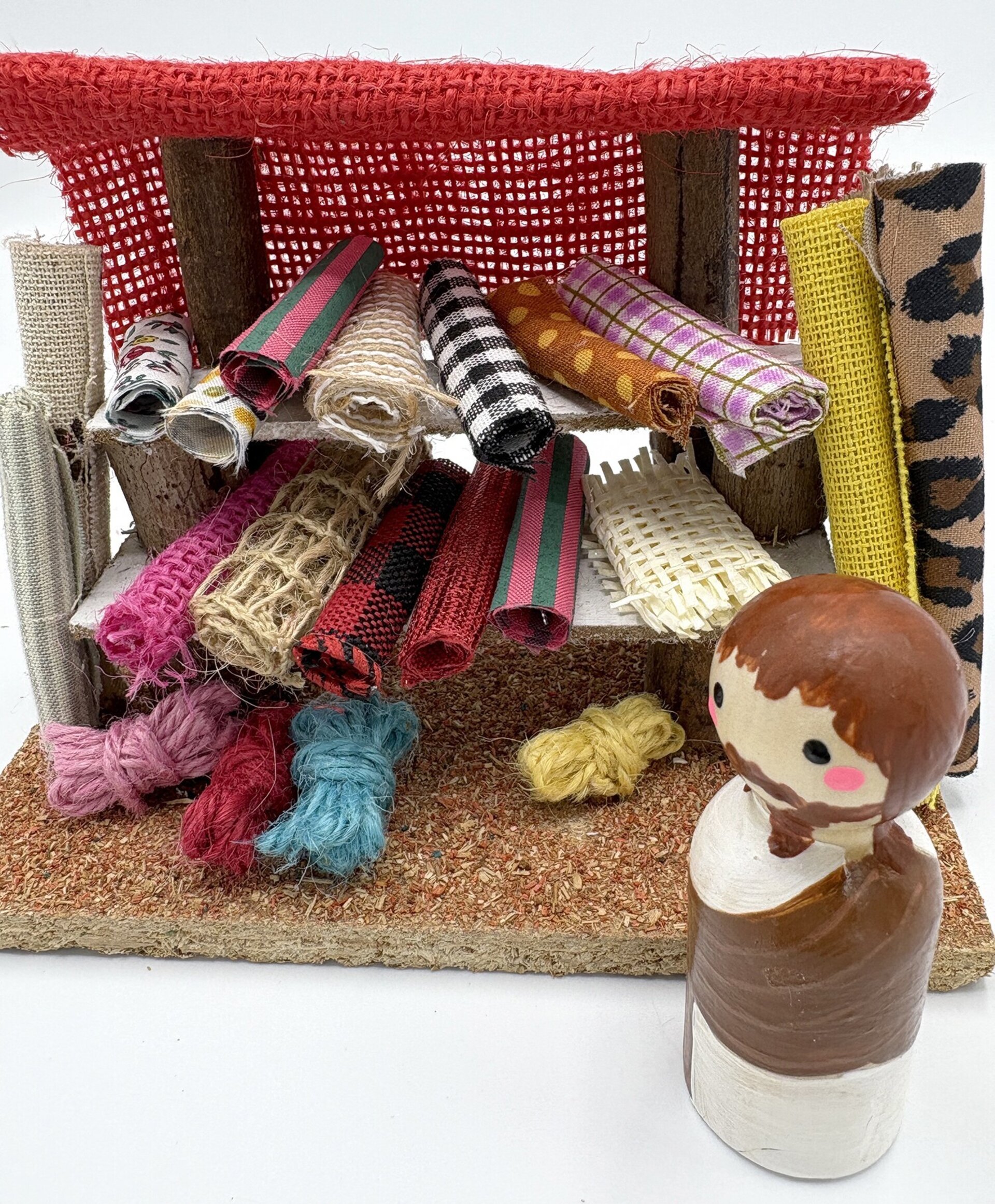 Tienda de telas en miniatura para pesebre - 9