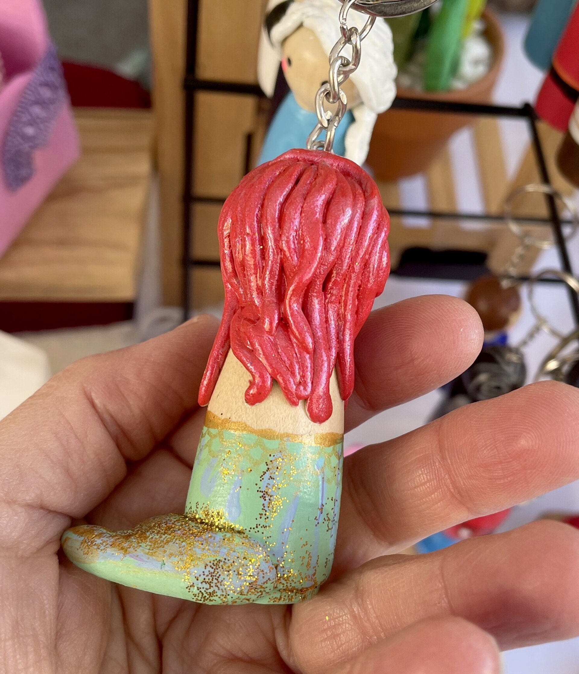 Llavero de La Sirenita pintado a mano en madera - 4