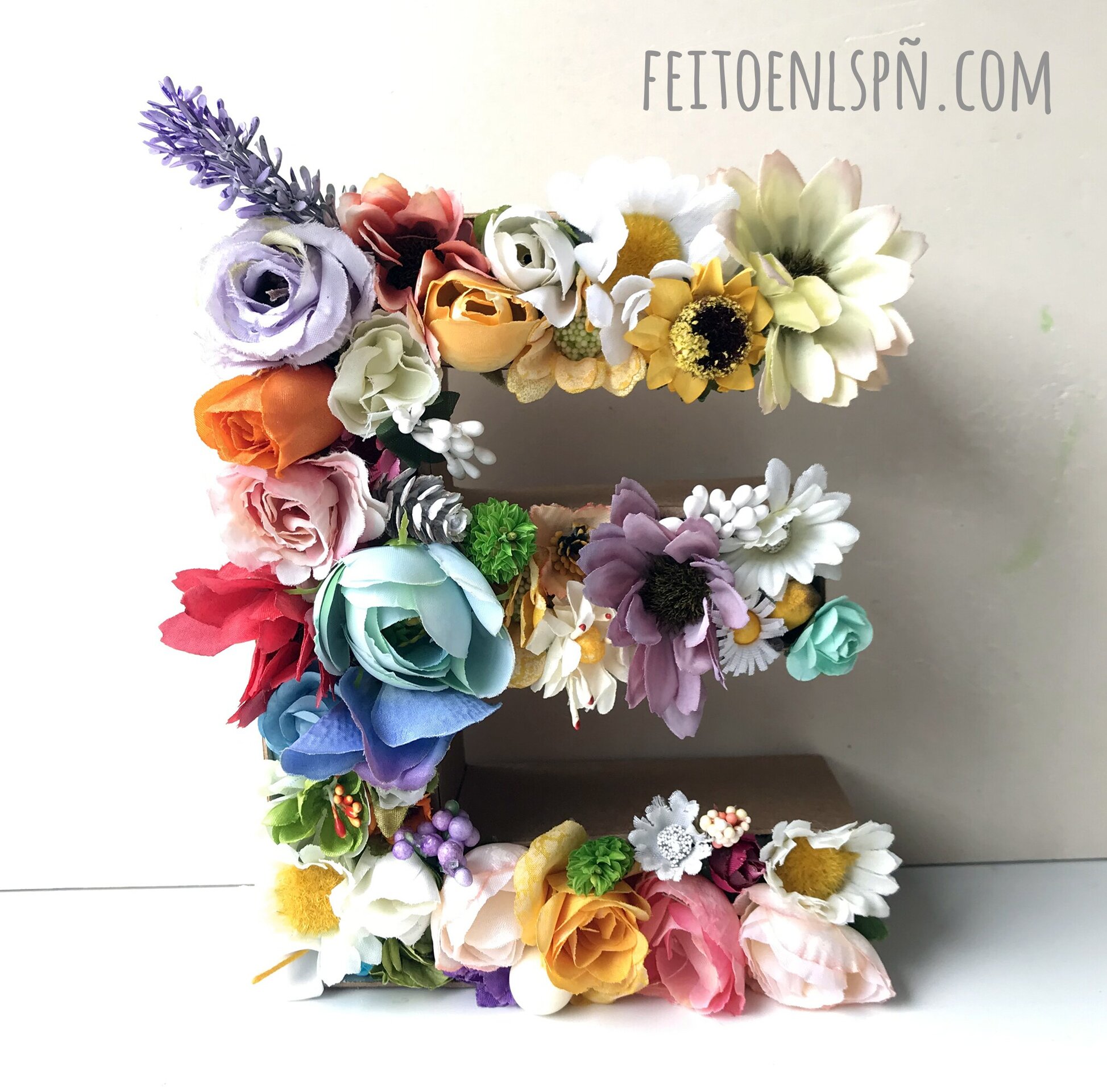 Decoración con letra E de flores - 9