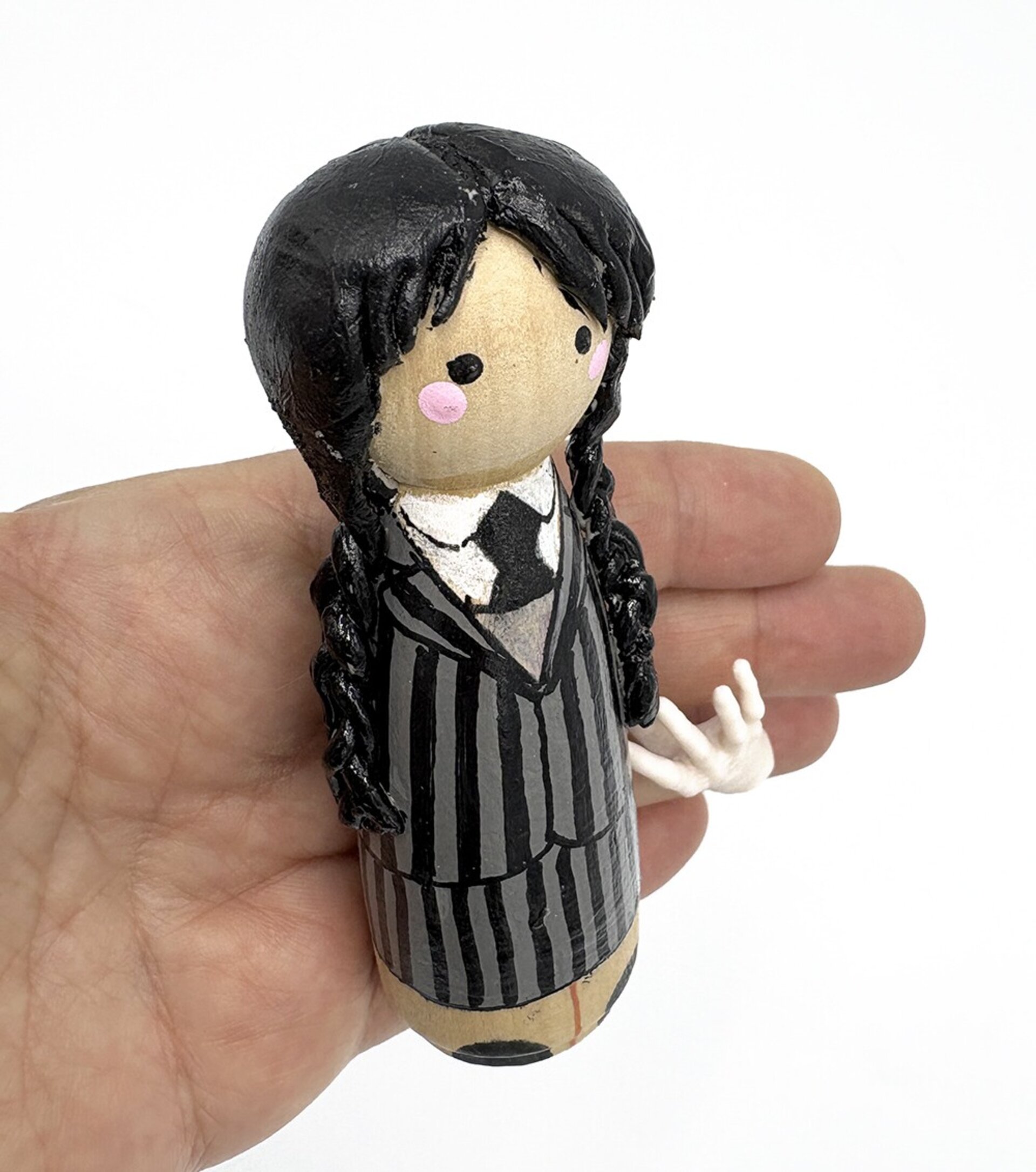 Figura de madera pintada a mano Miércoles Addams - 6