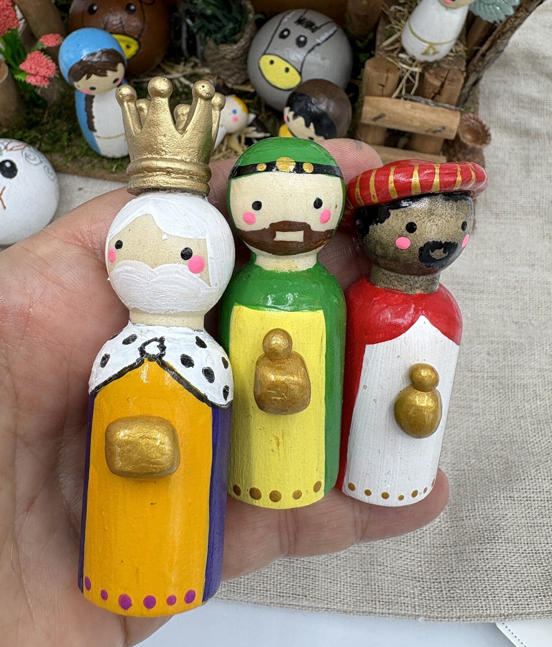 Pesebre de madera hecho a mano - 7