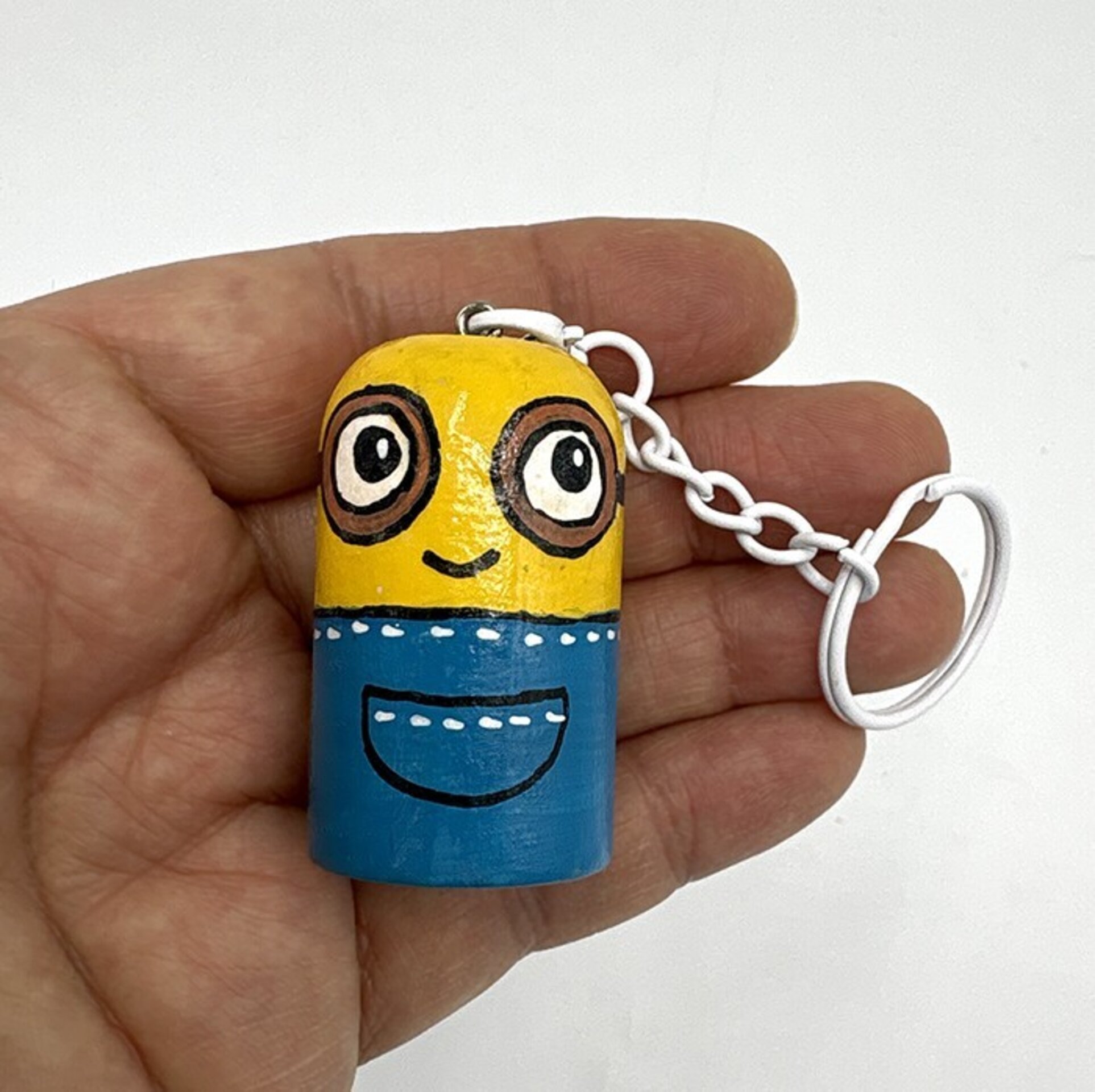 Llavero de Minions pintado a mano en madera - 5