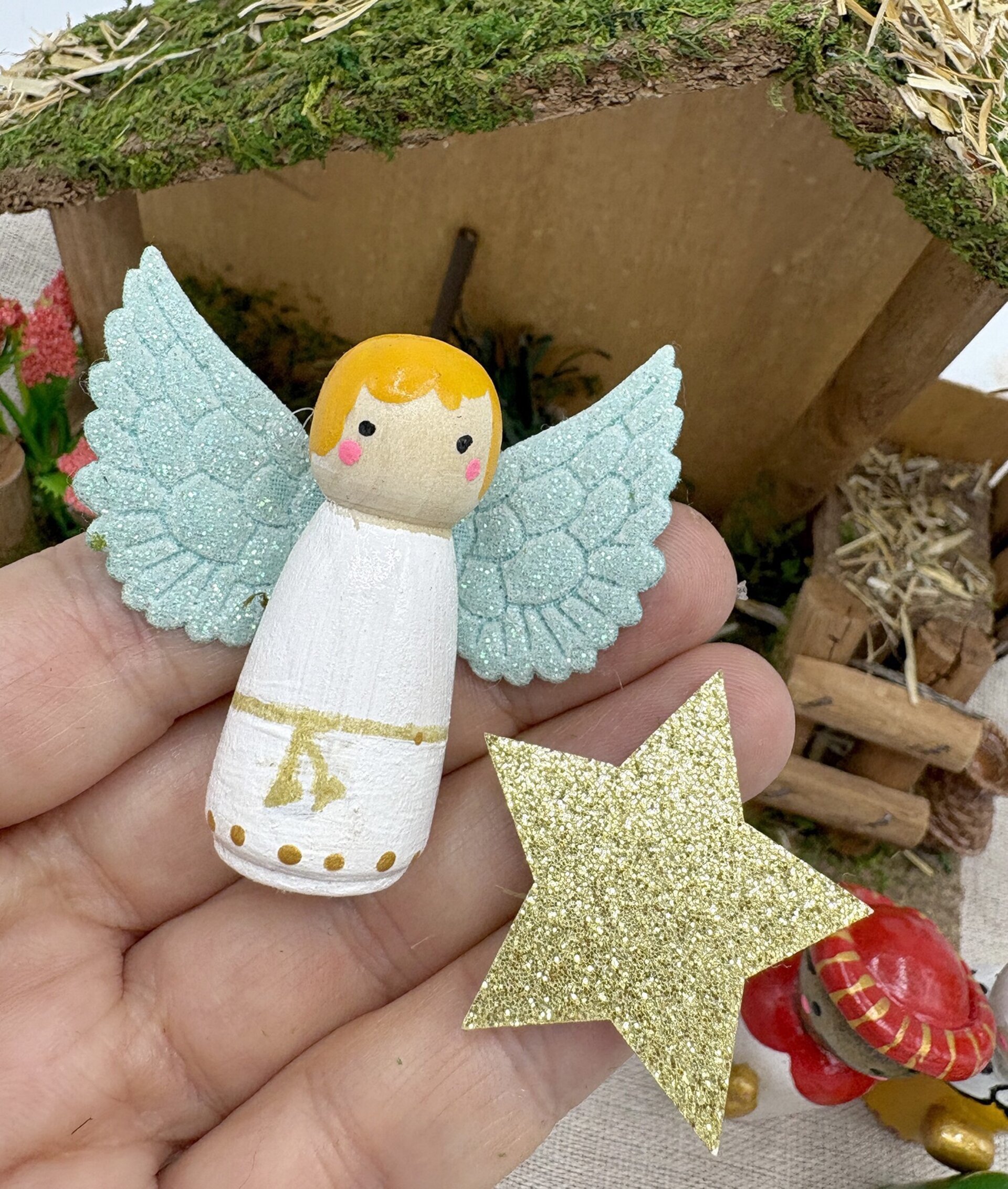 Pesebre de madera hecho a mano - 16
