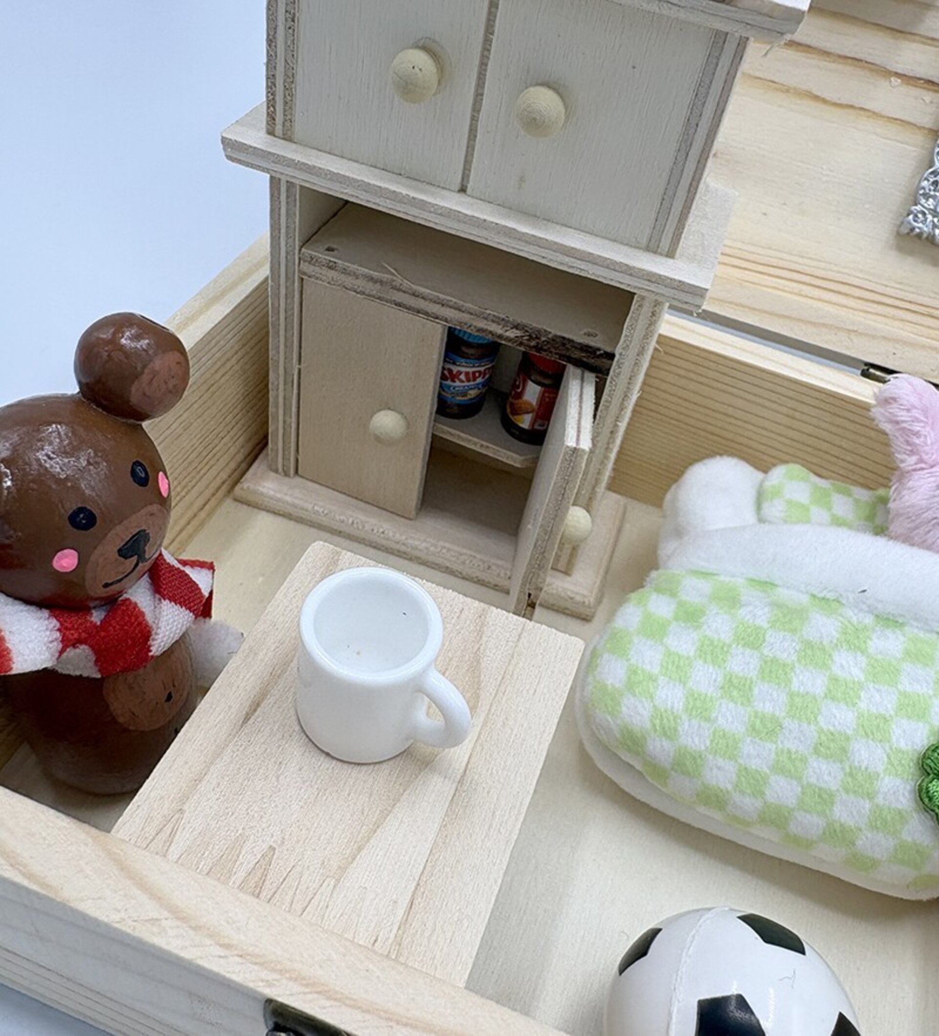 Cajita madera osito con miniaturas - Adopta una mascota - 2