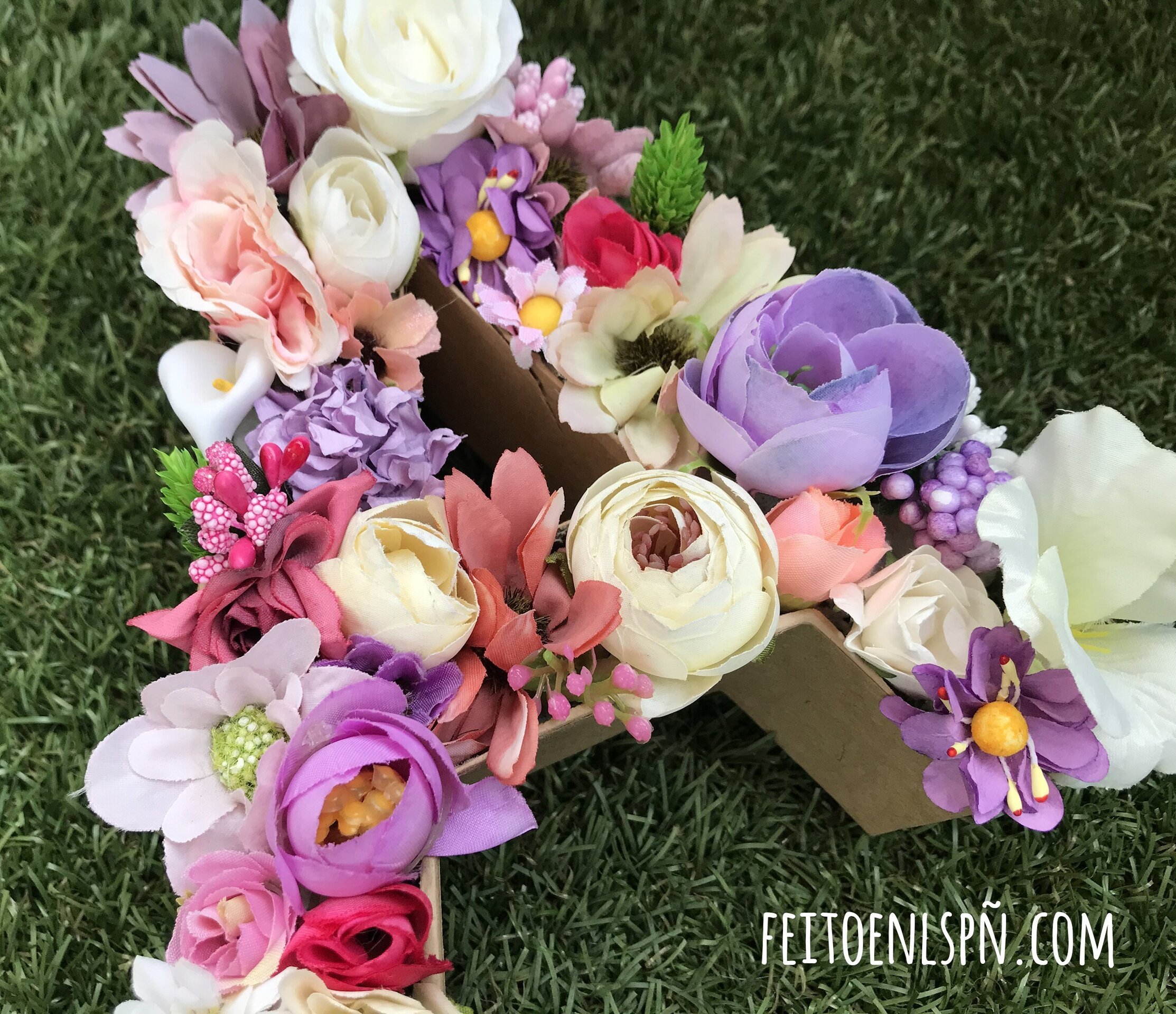 Decoración con letra A de flores - 8