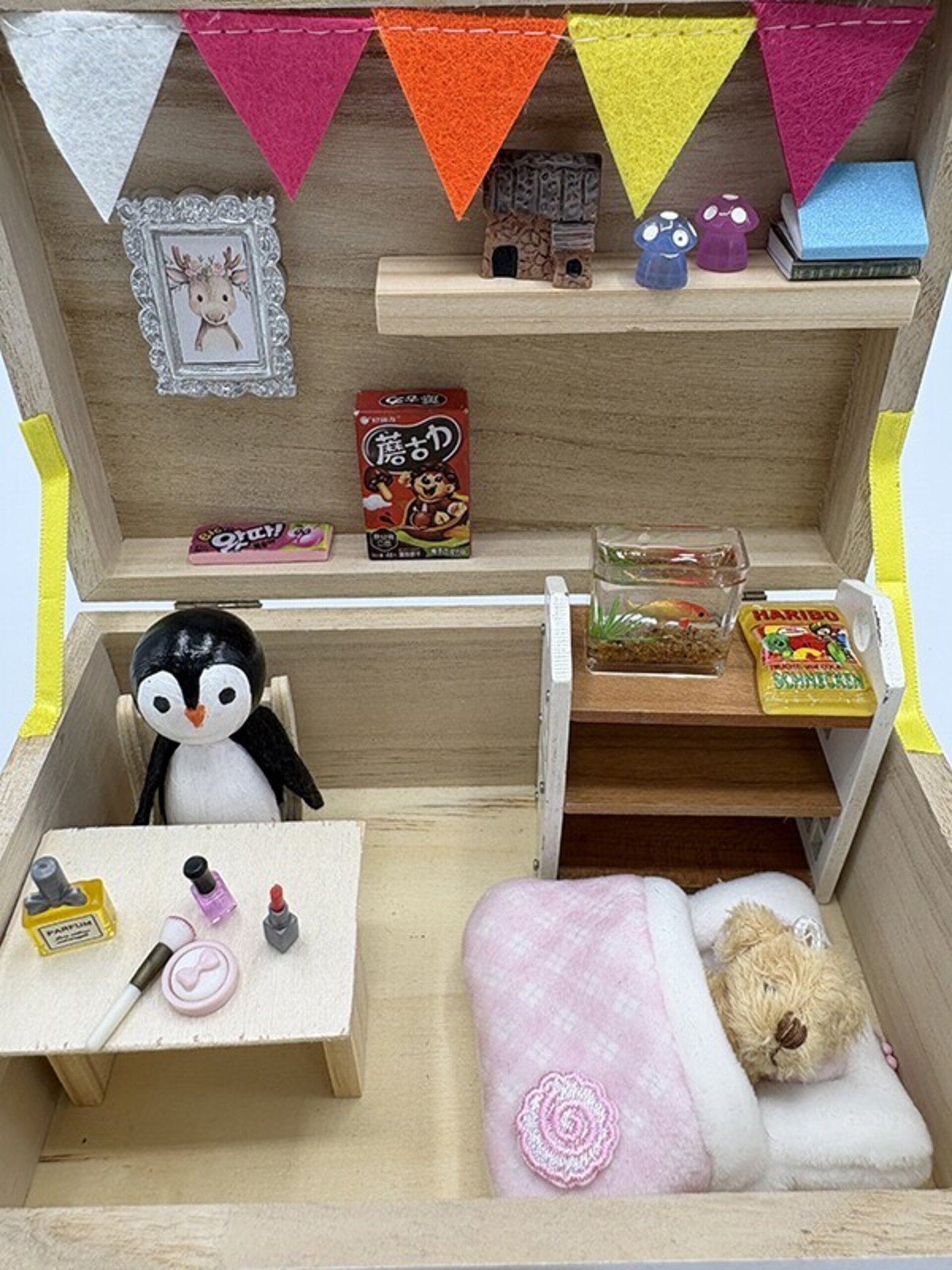 Mini Mundo en Cajita con pingüino con set de maquillaje - 10