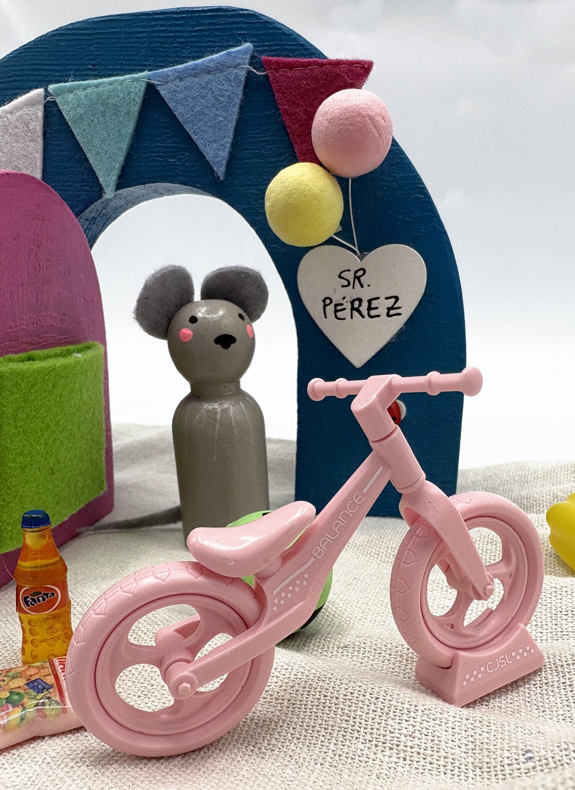 Puerta mágica del Ratoncito Pérez con bicicleta - 3