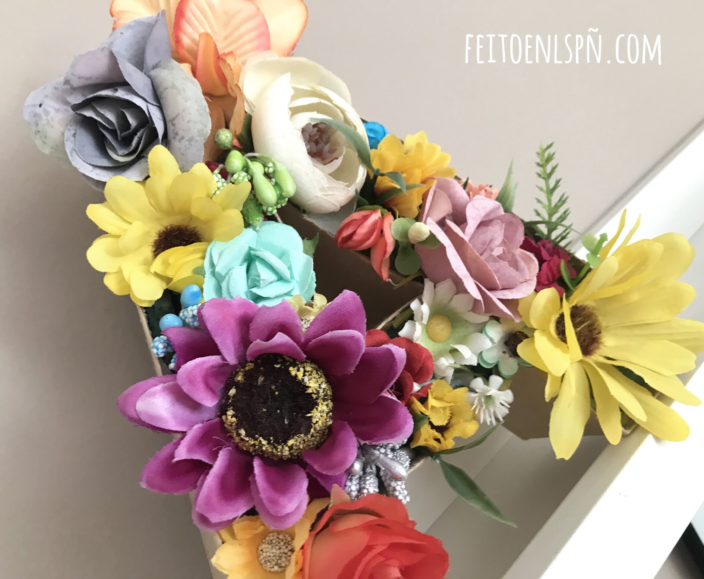 Decoración con letra A de flores - 13