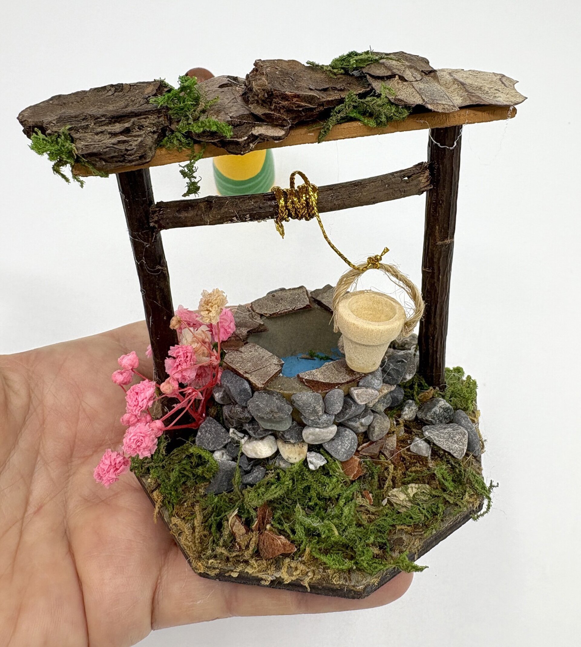 Pozo de piedra artesanal con mujer - complementos pesebre - 7