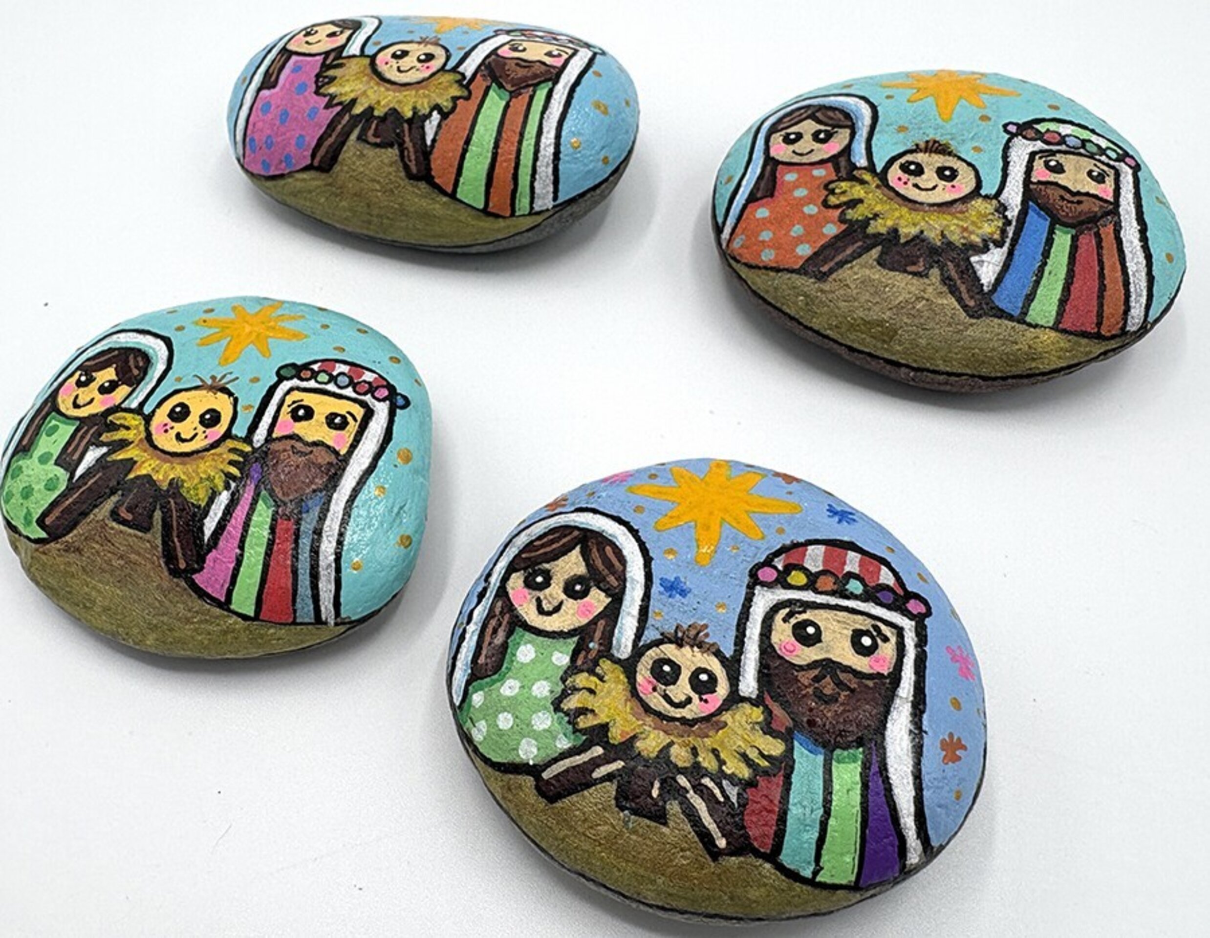 Piedra con Nacimiento Pintado a Mano – Decoración Navideña Artesanal - 3