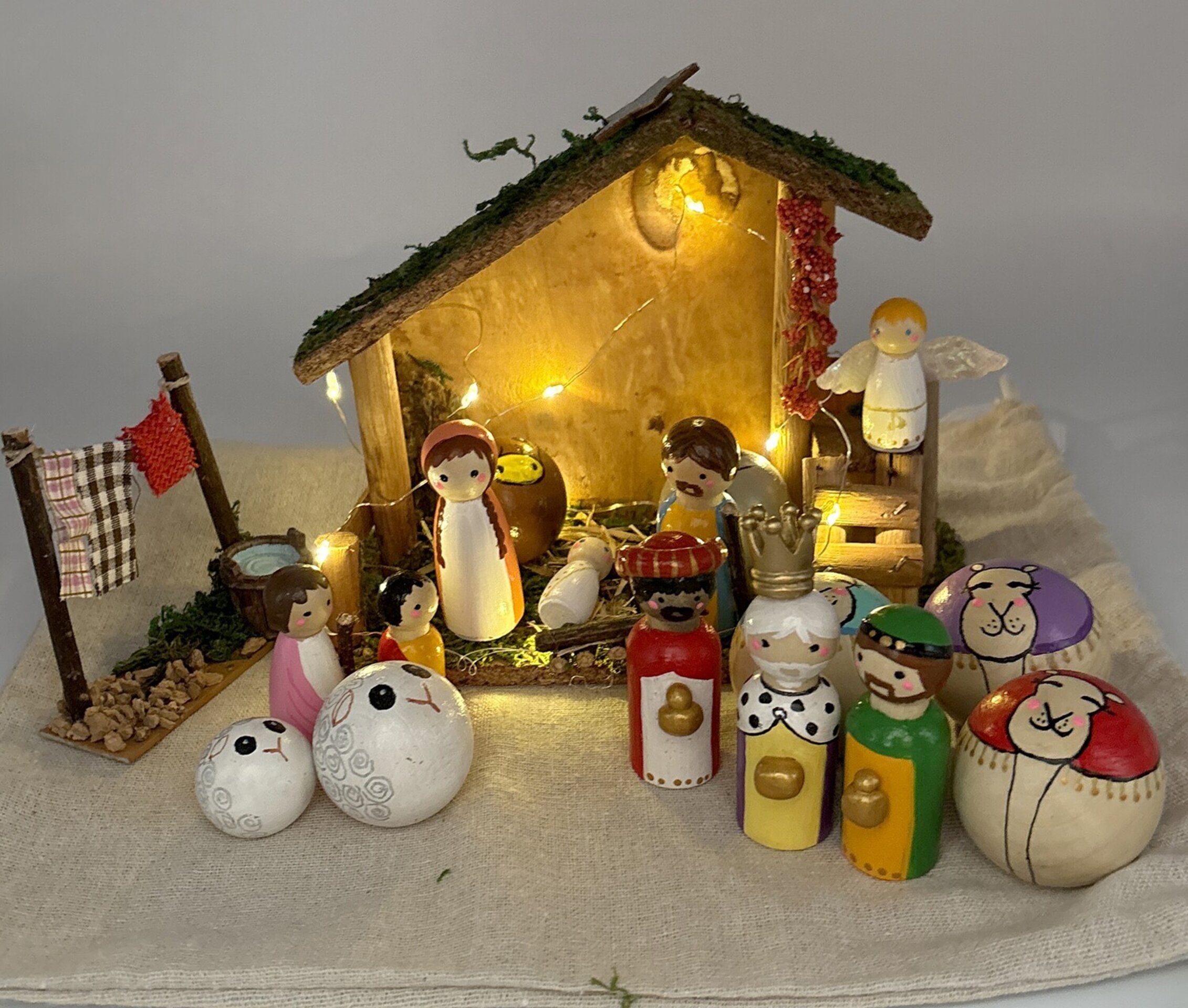 Pesebre de madera artesanal - 2