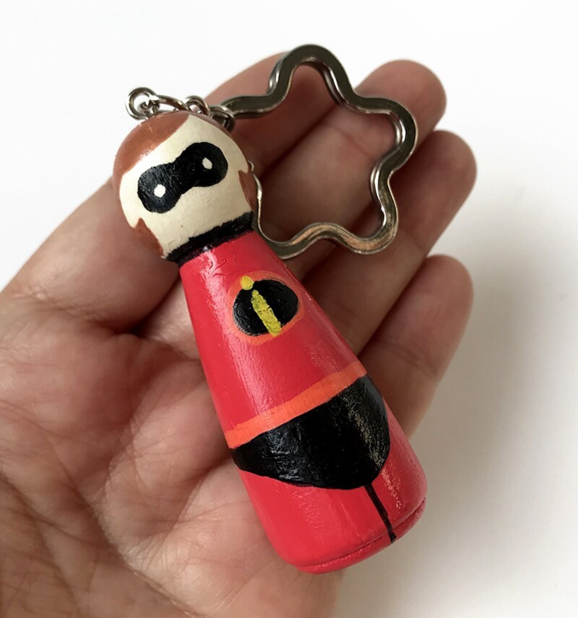 Llaveros de Los Increíbles pintados a mano en madera - 2