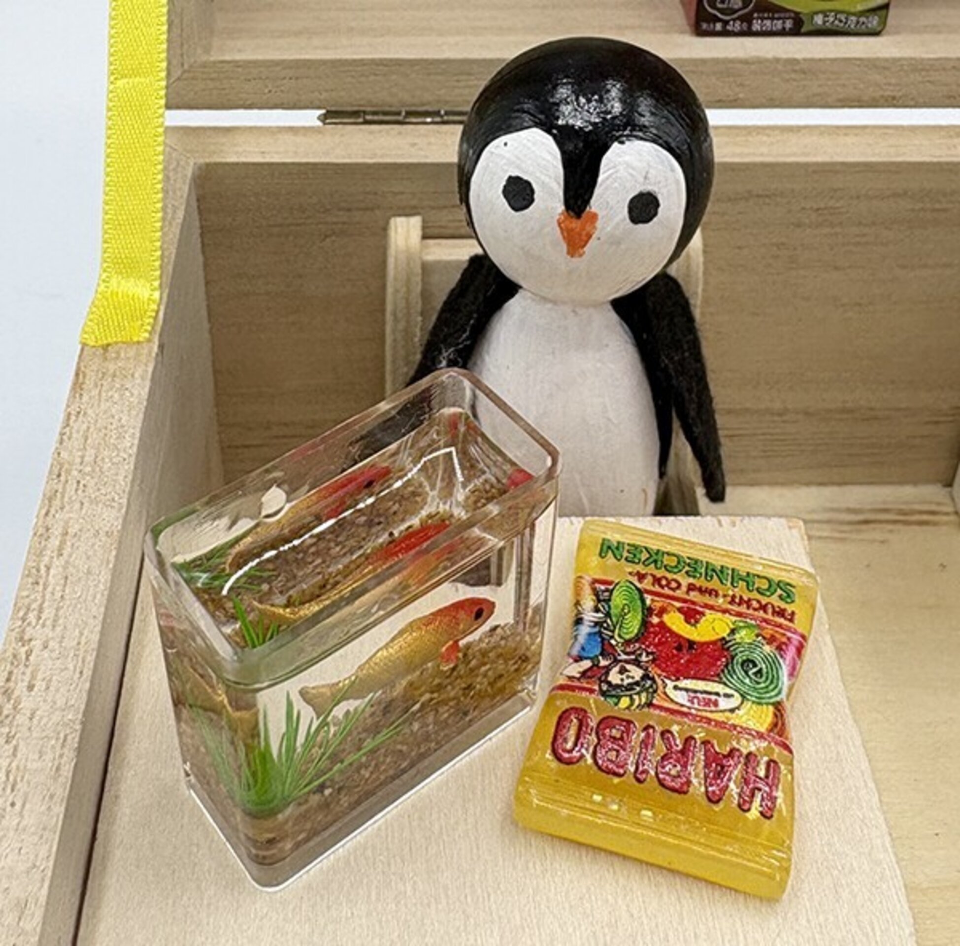 Mini Mundo en Cajita con pingüino con set de maquillaje - 5