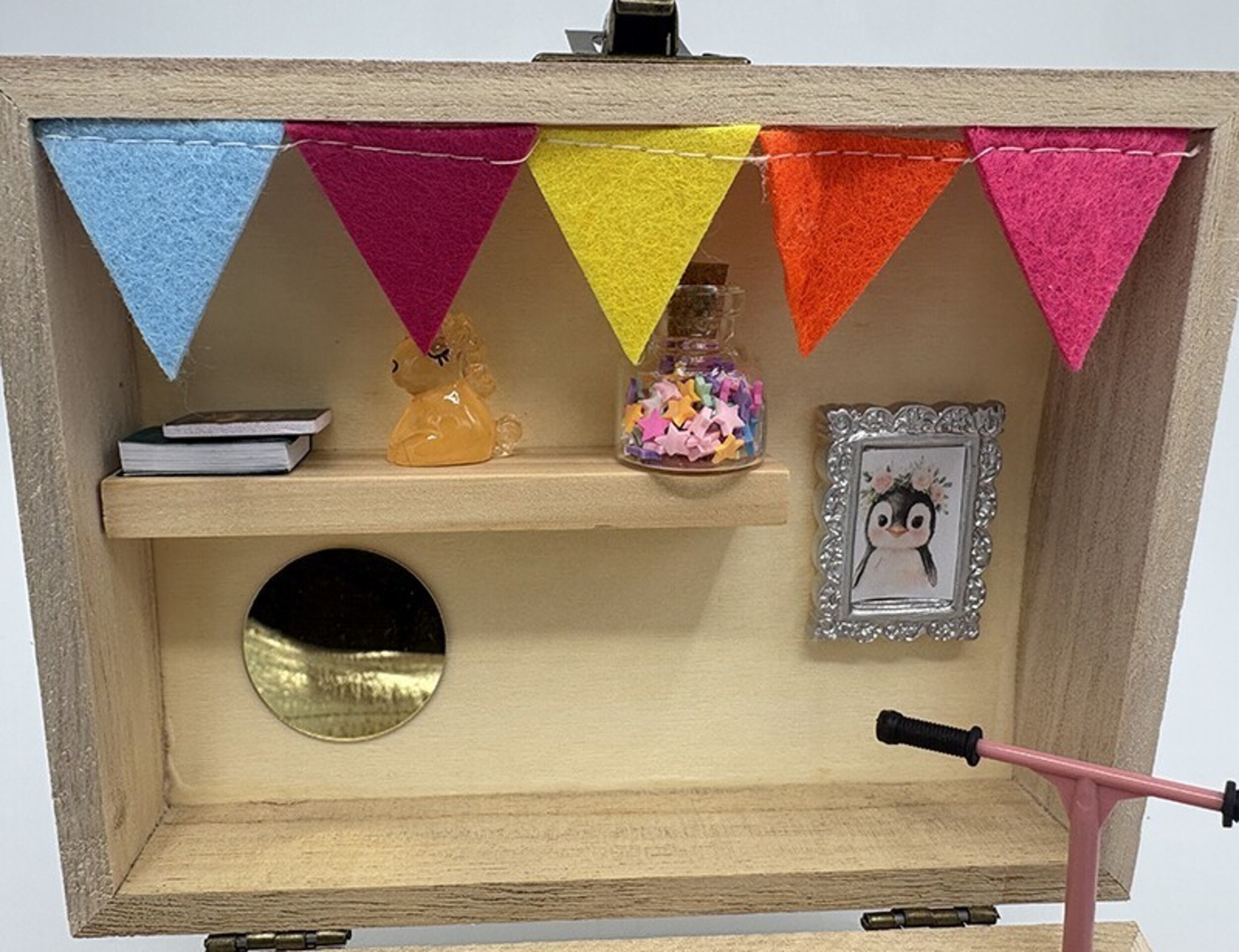 Cajita madera conejo rosa con miniaturas - Adopta una mascota - 5