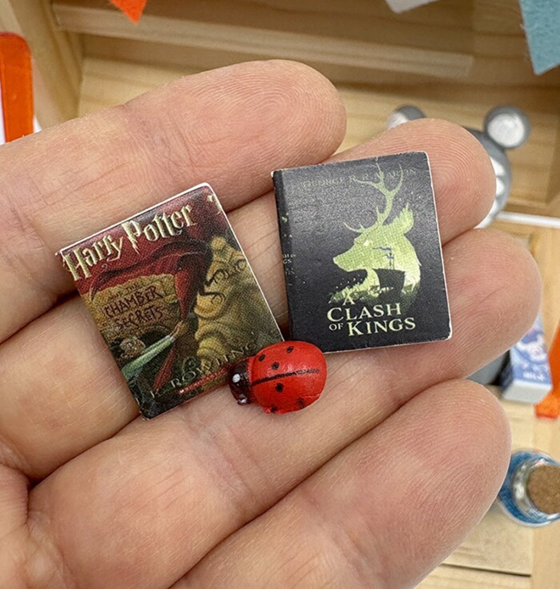 Cajita madera osito polar con miniaturas - Adopta una mascota - 7