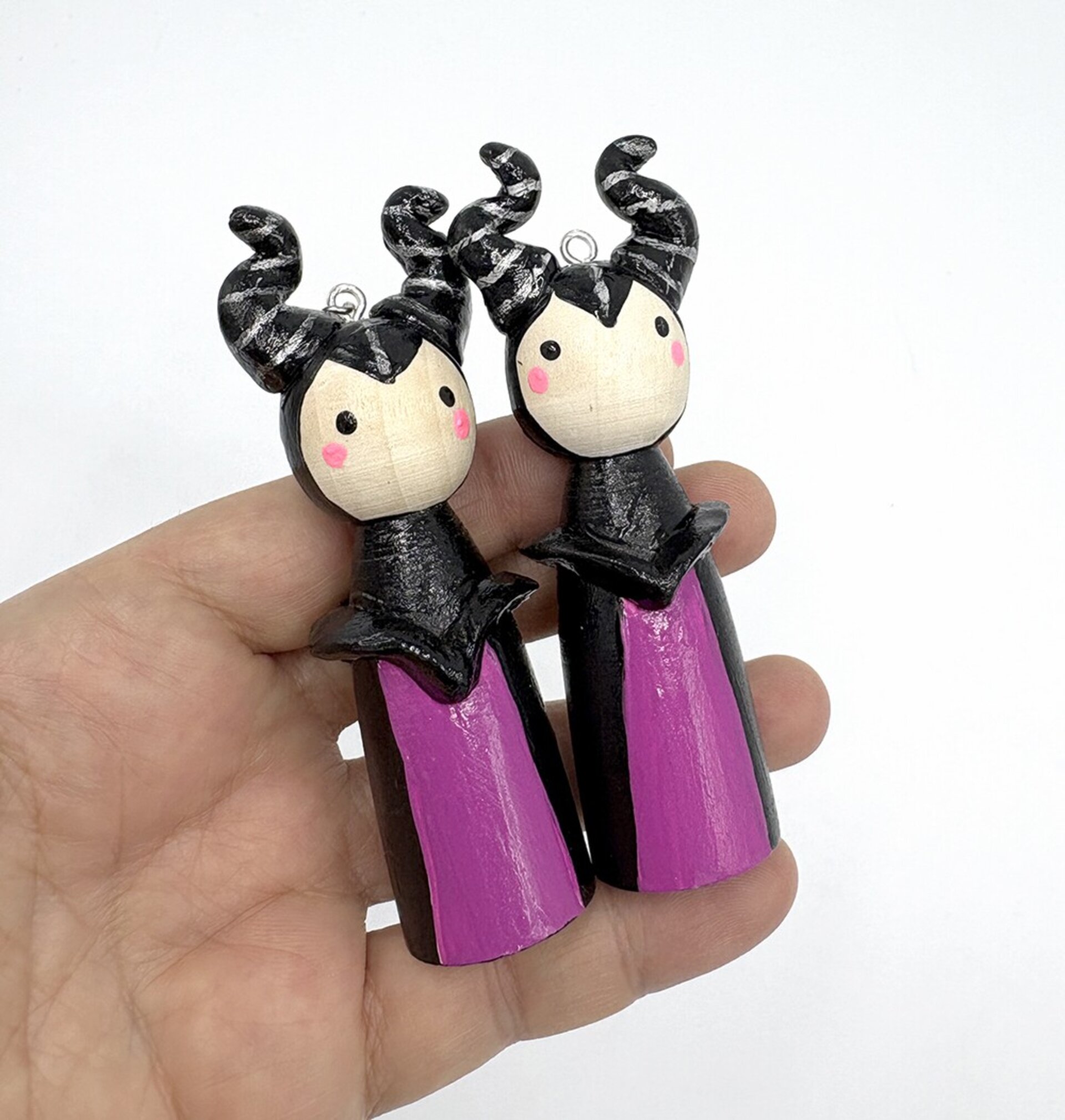 Llavero de Maléfica pintado a mano en madera - 2