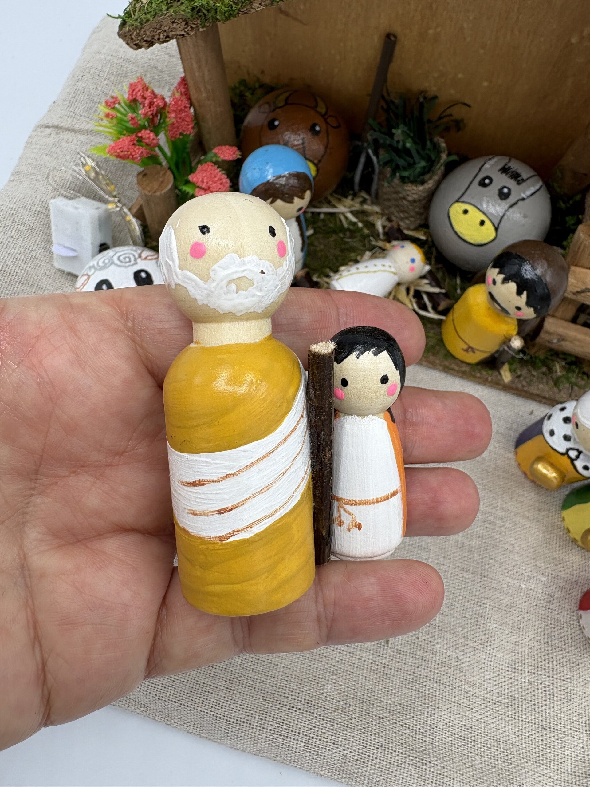 Pesebre de madera hecho a mano - 10