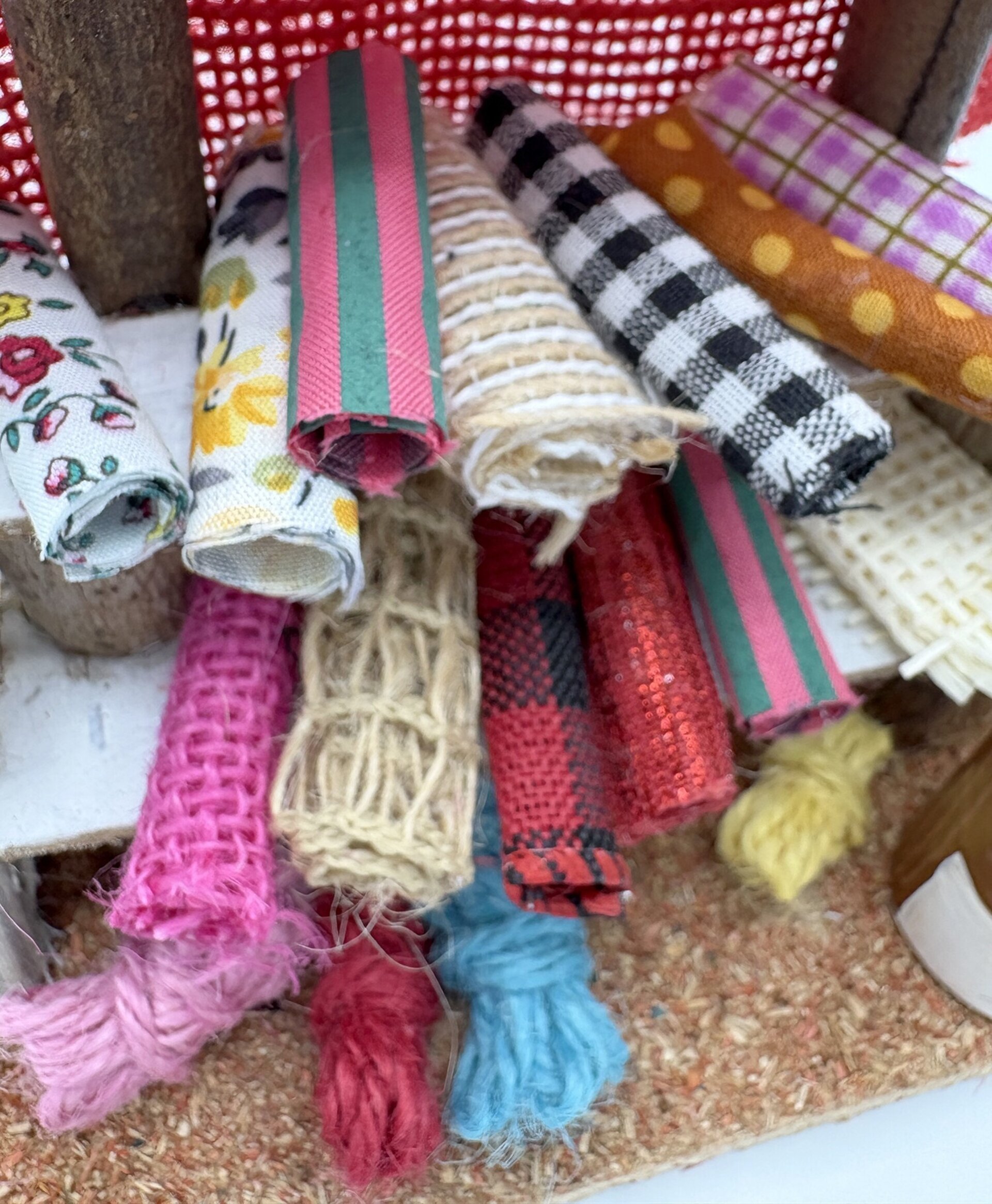 Tienda de telas en miniatura para pesebre - 5