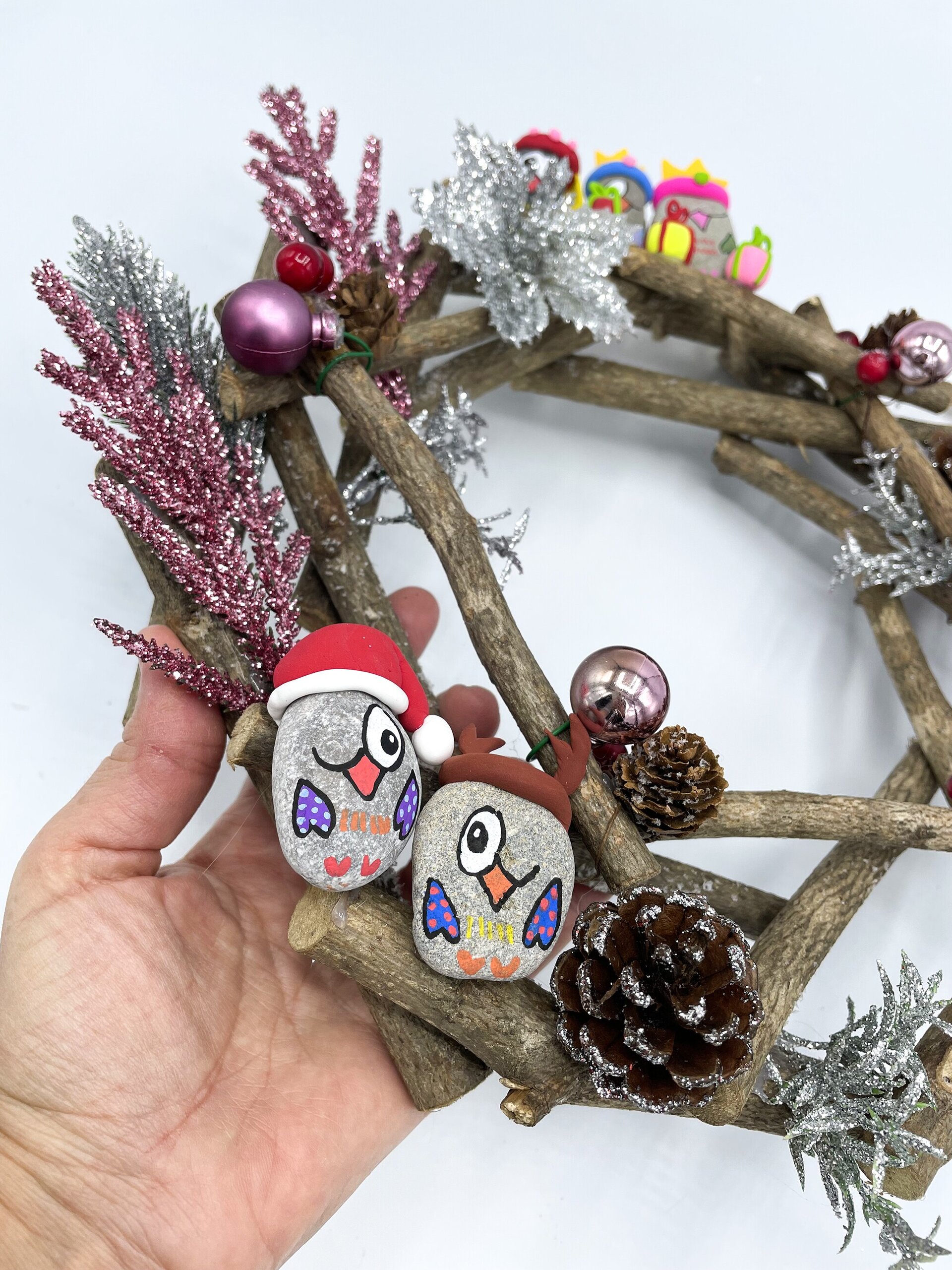 Corona Navideña Artesanal rosa - Adornos Naturales de Navidad - 5