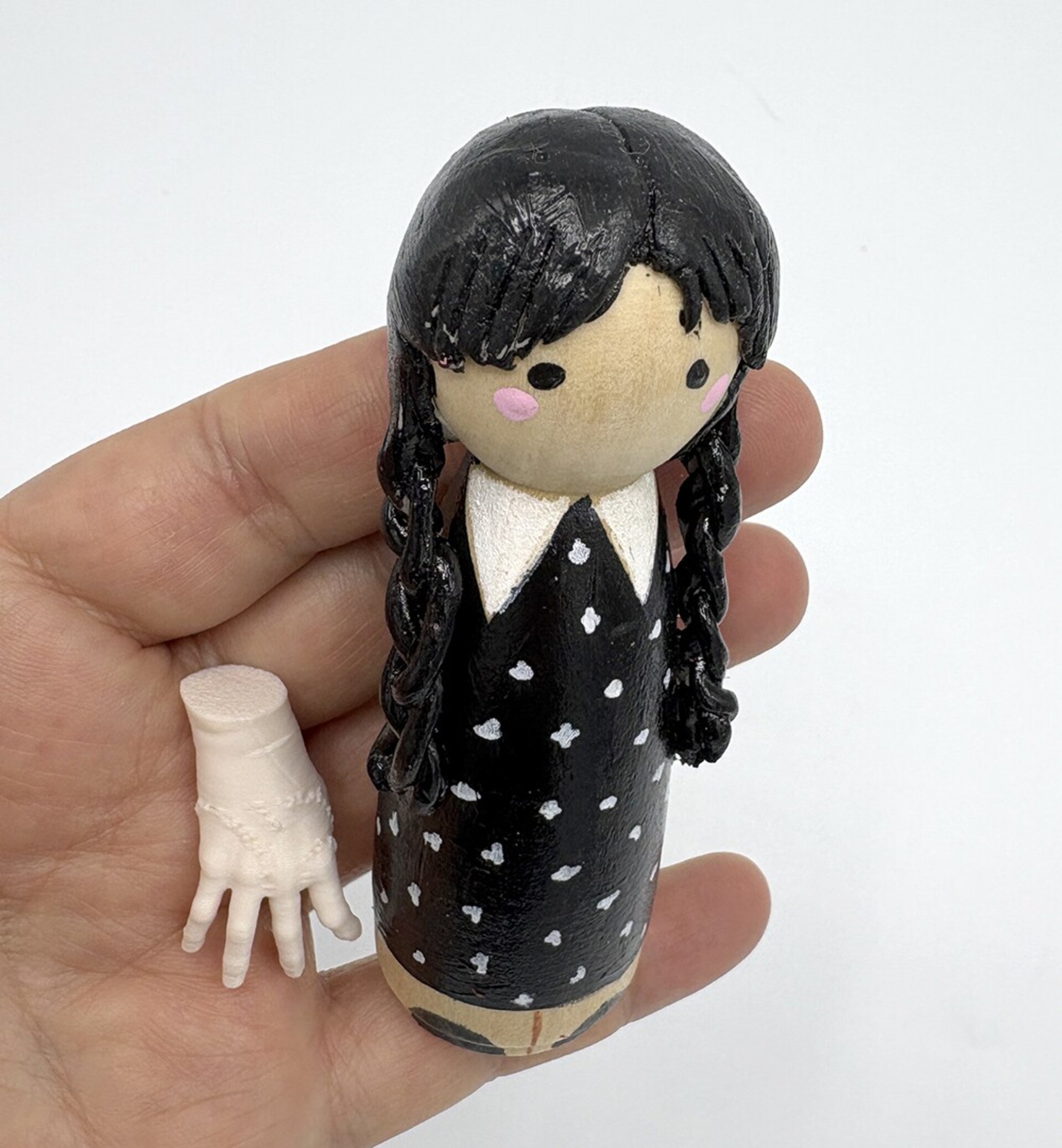 Figura de madera pintada a mano Miércoles Addams - 7