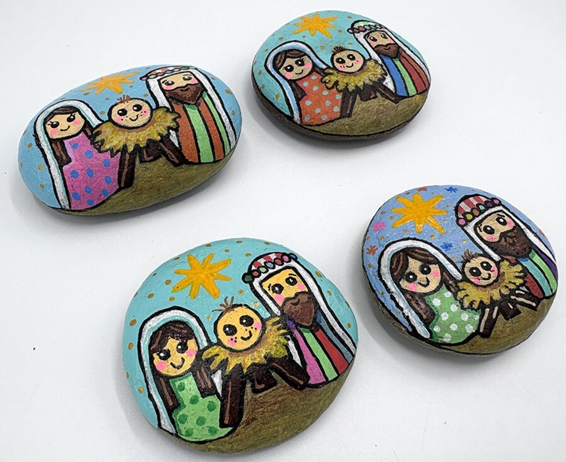 Piedra con Nacimiento Pintado a Mano – Decoración Navideña Artesanal - 2