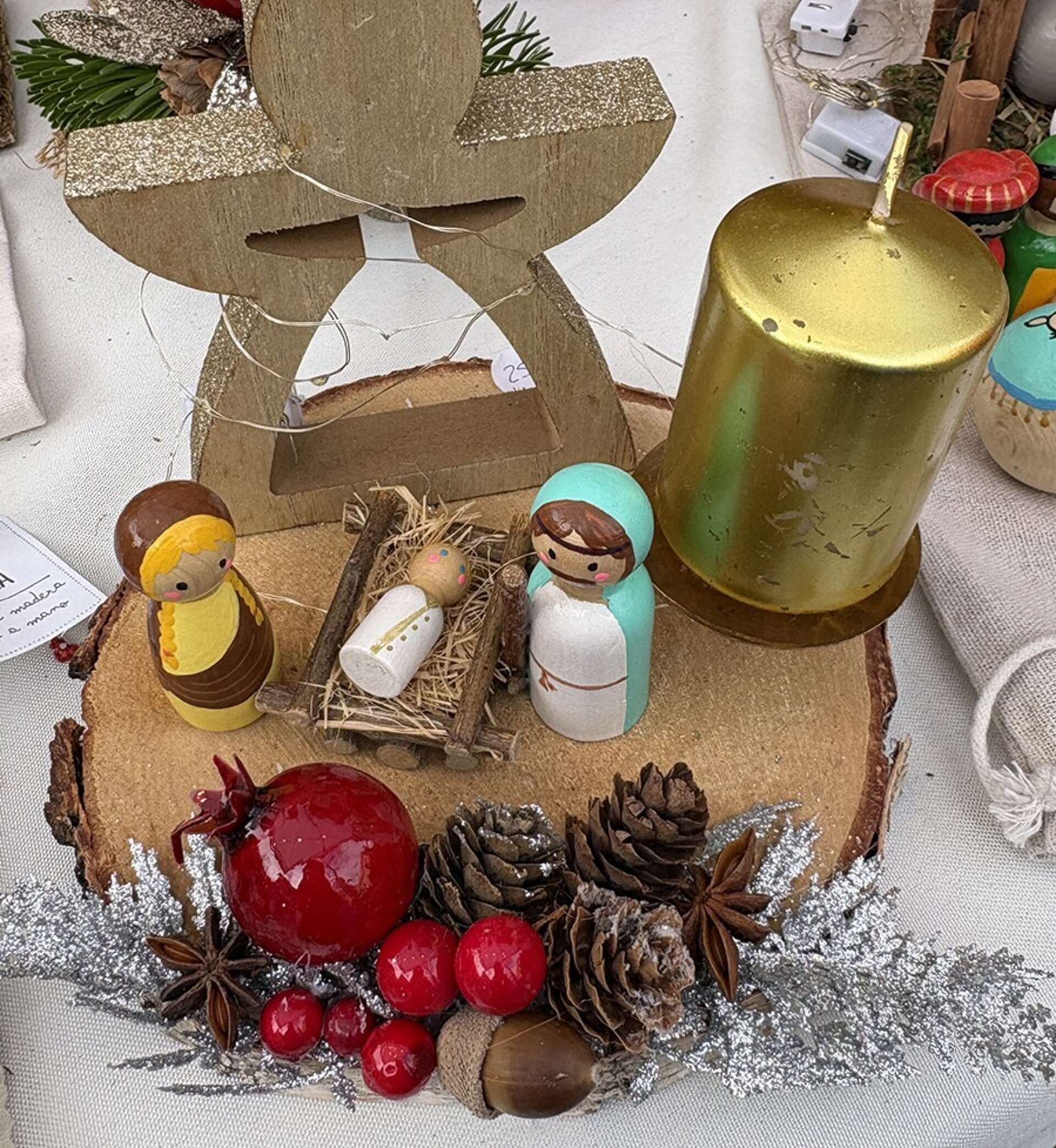 Sagrada familia de madera artesanal | Decoración navideña tradicional con vela - 2