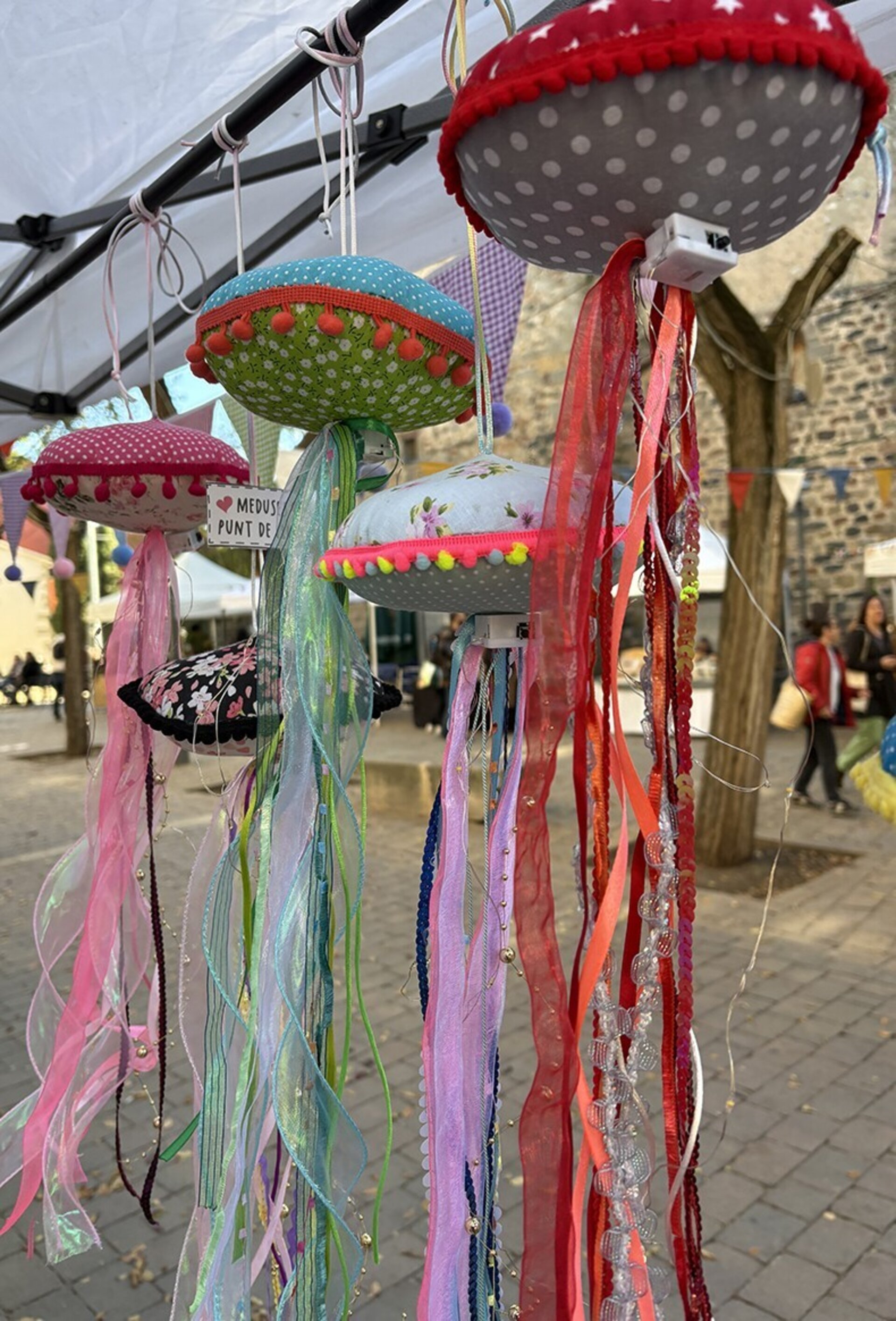 Medusas decorativas con luz LED hechas a mano – Punto de luz infantil - 2