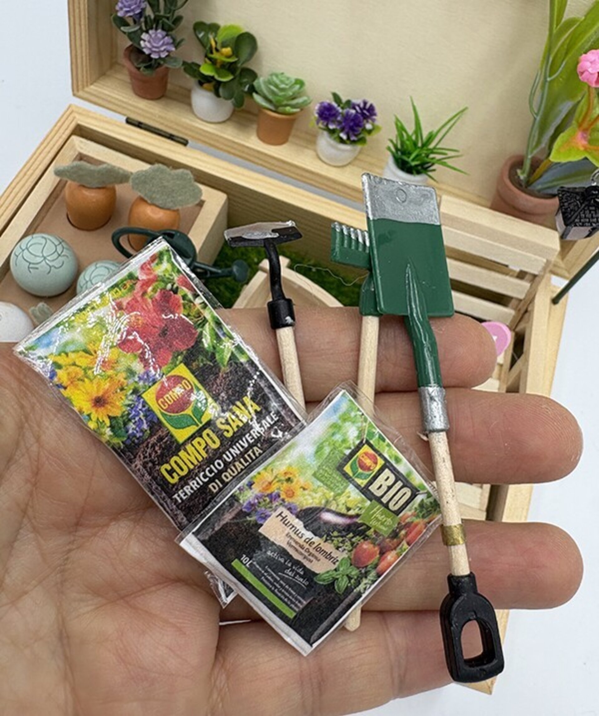 Mini Mundo en Cajita con conejito rosa – Jardín en Miniatura Hecho a Mano - 3