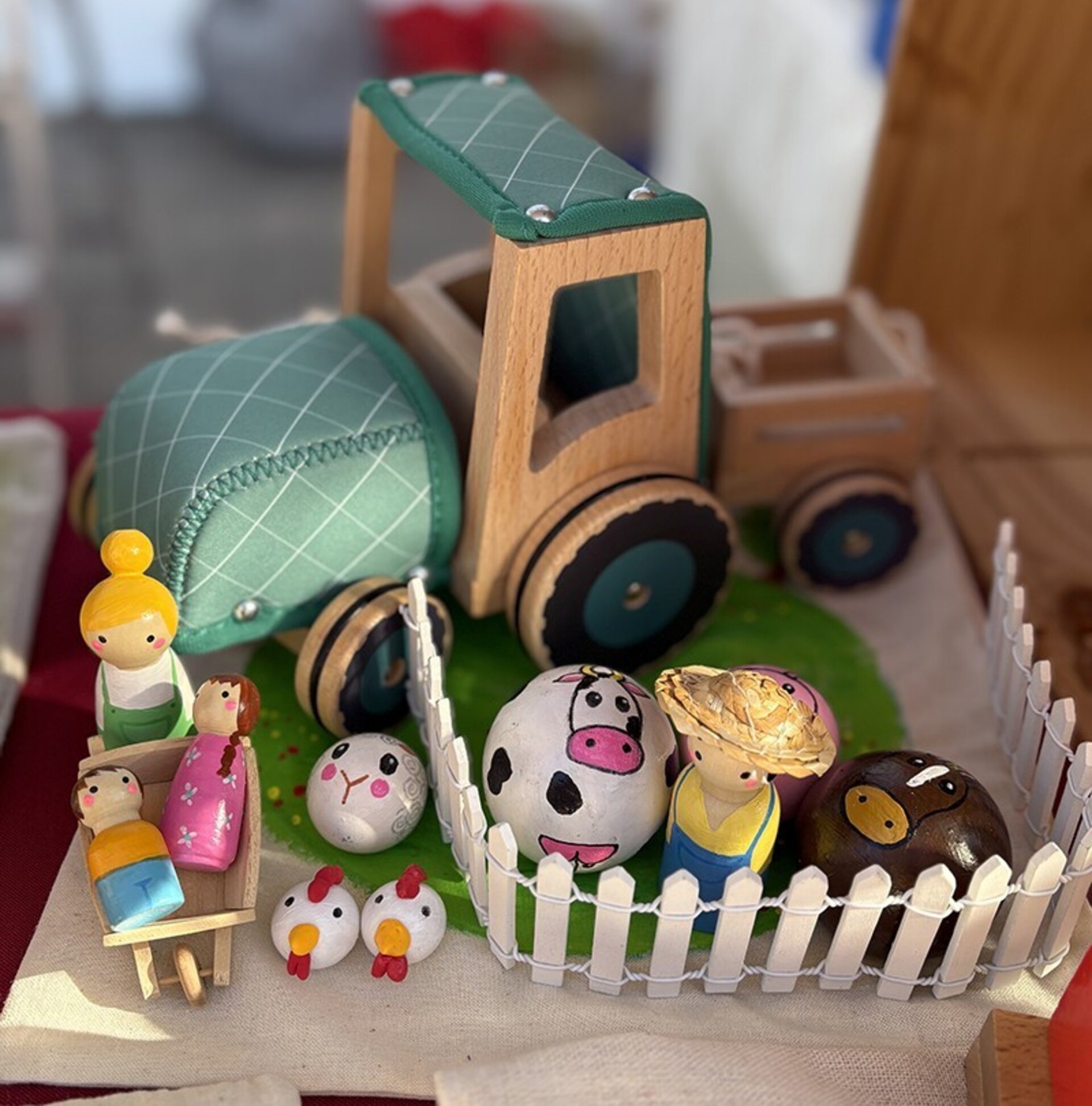 Mini mundo Familia en la granja con tractor y animales - 1