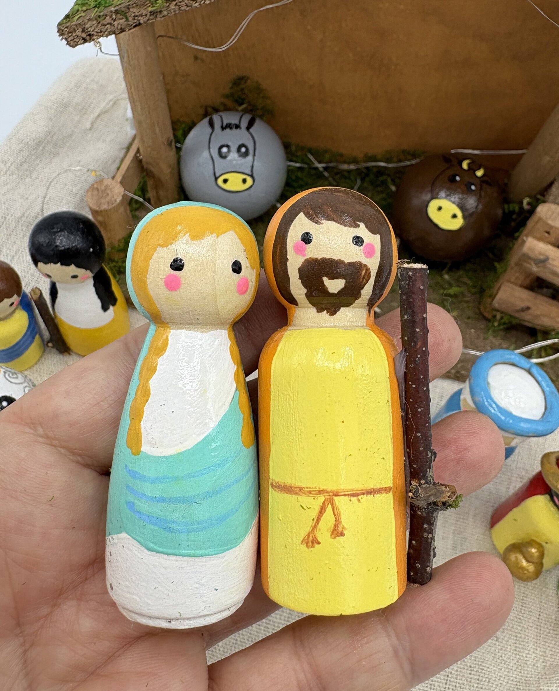 Pesebre de madera hecho a mano - 12